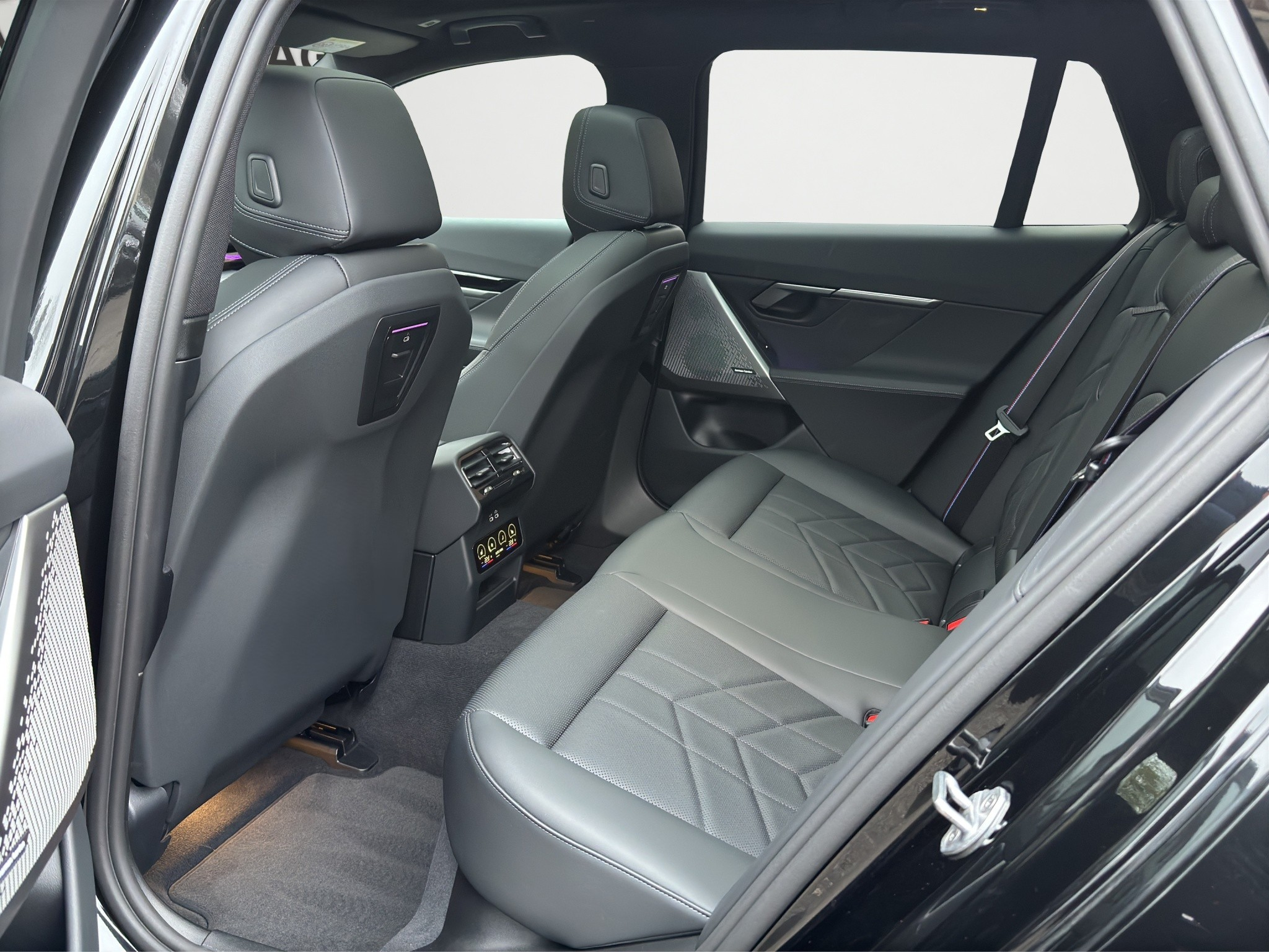 listing desktop thumbnail image 13