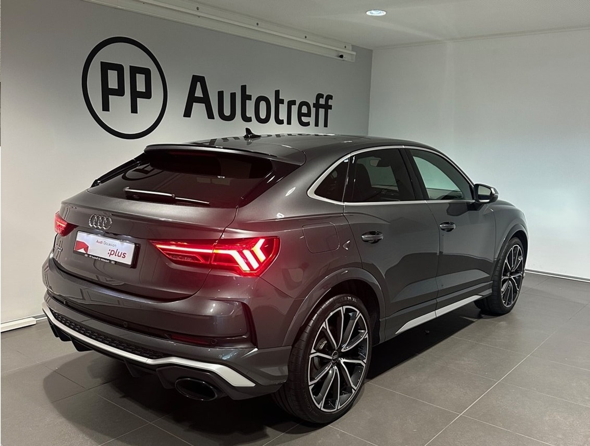 listing desktop thumbnail image 14