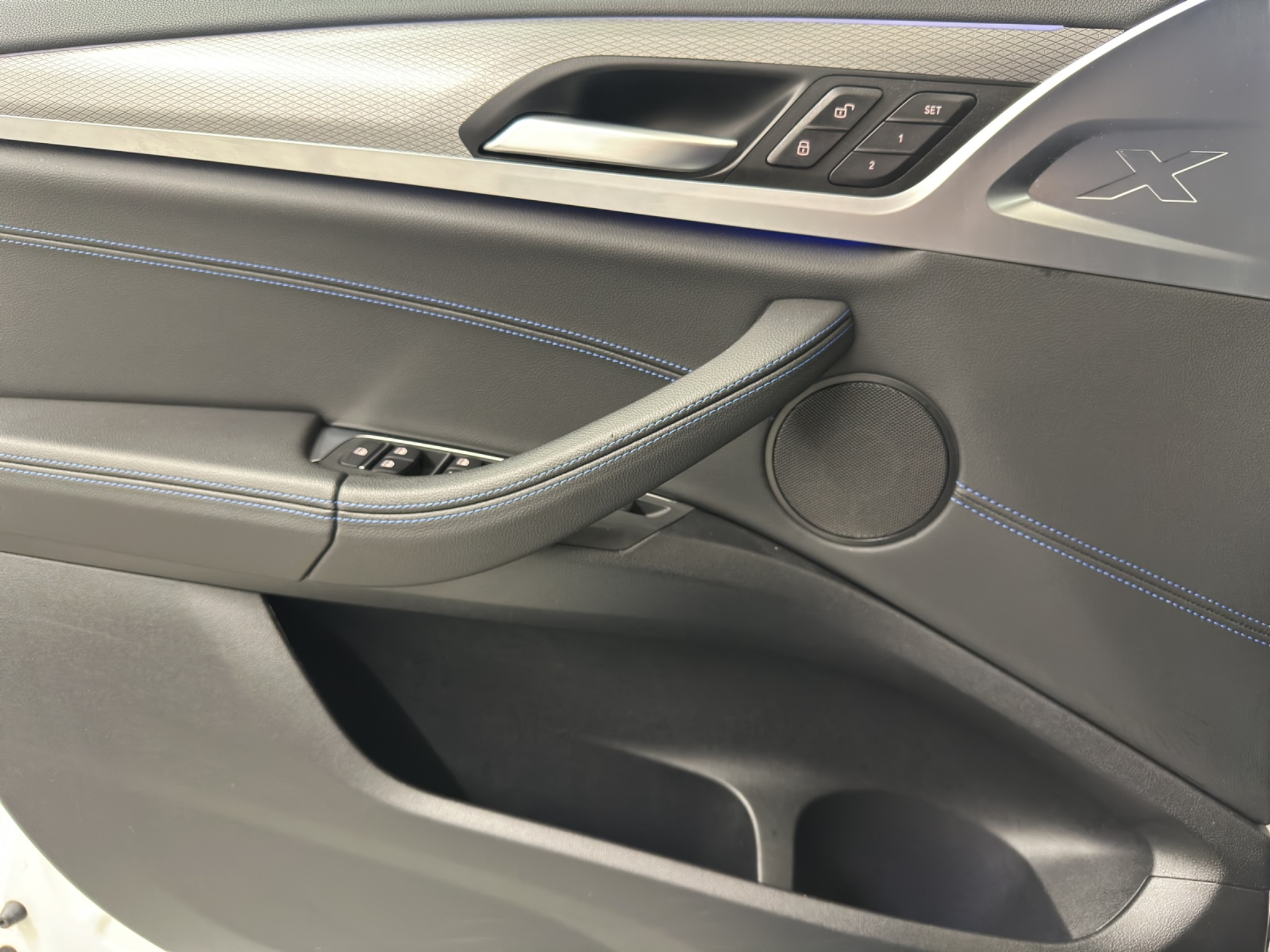 listing desktop thumbnail image 11