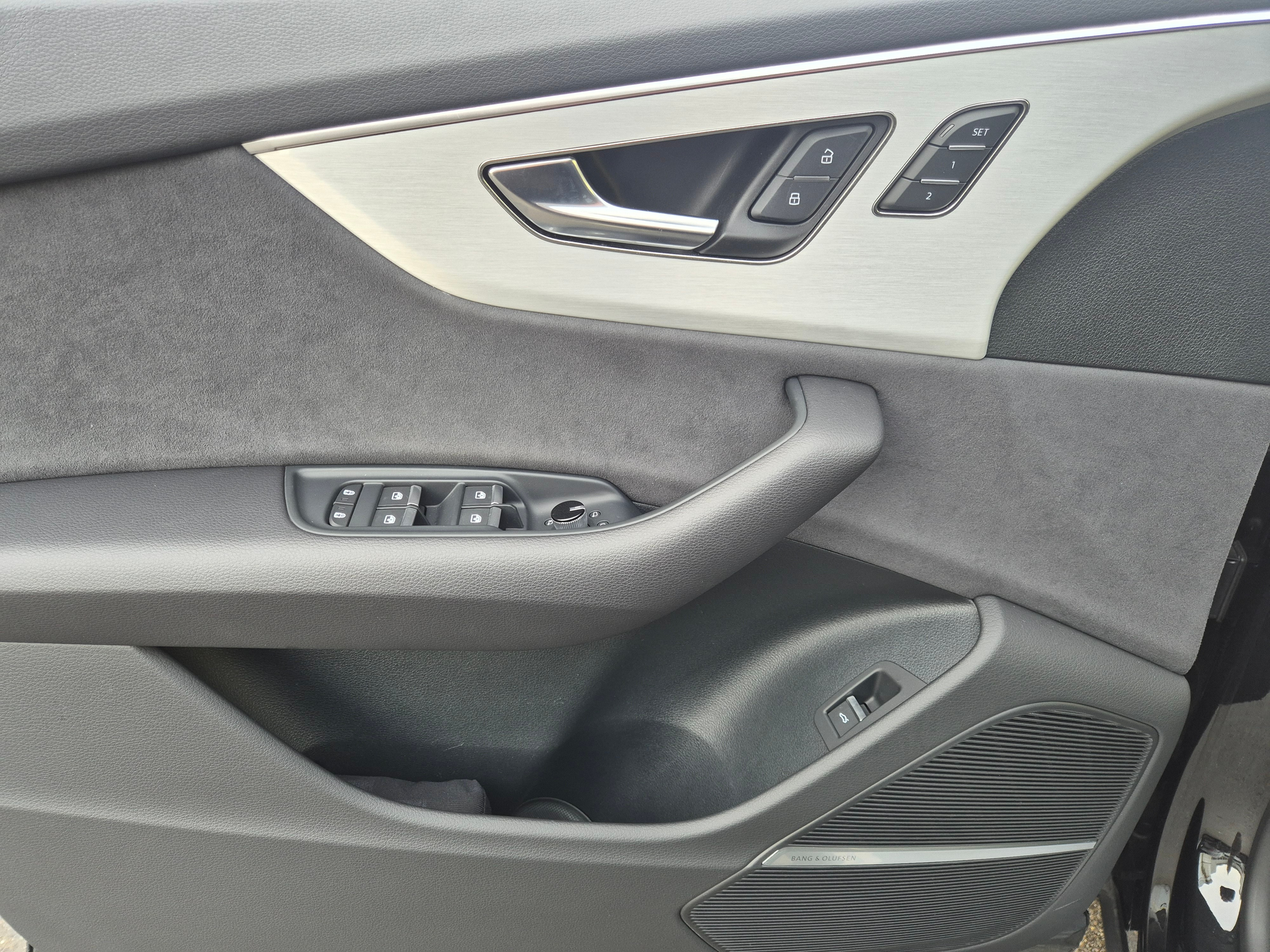 listing desktop thumbnail image 17