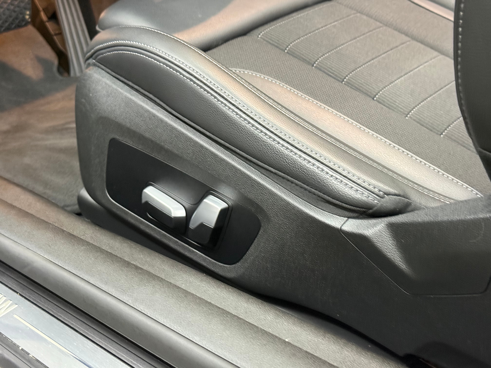 listing desktop thumbnail image 8