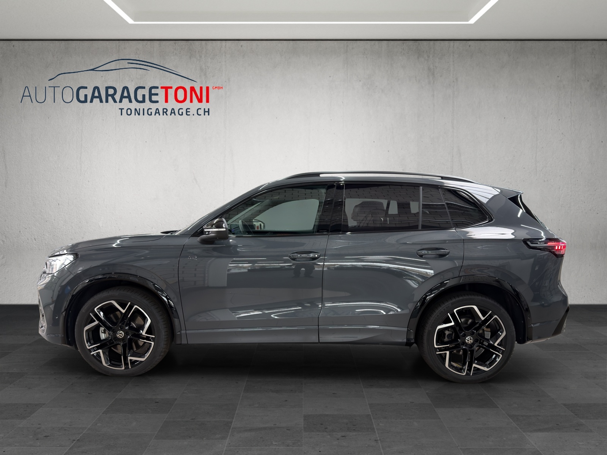 listing desktop thumbnail image 3