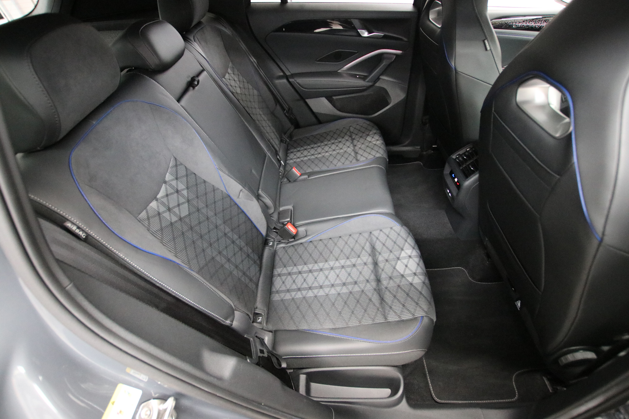 listing desktop thumbnail image 15