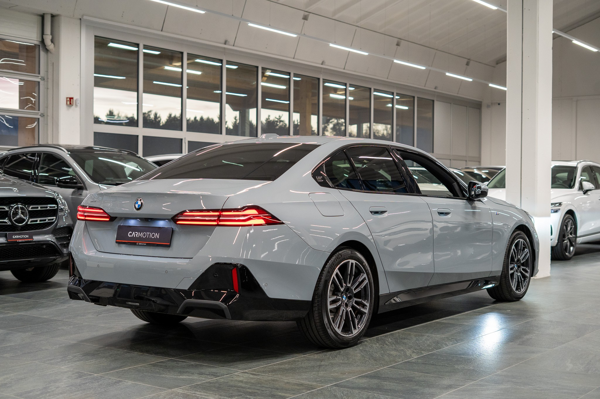 listing desktop thumbnail image 3