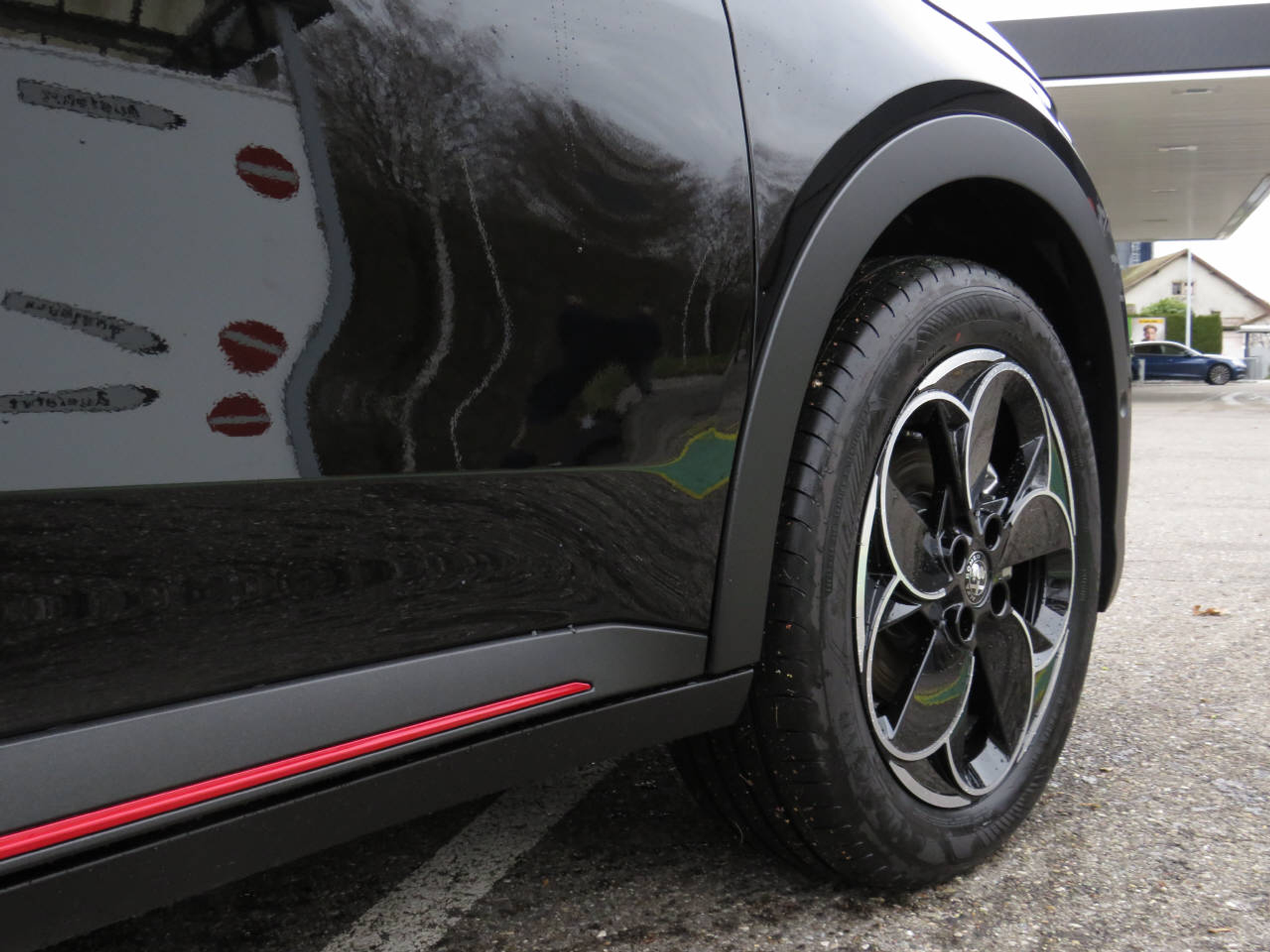 listing desktop thumbnail image 15