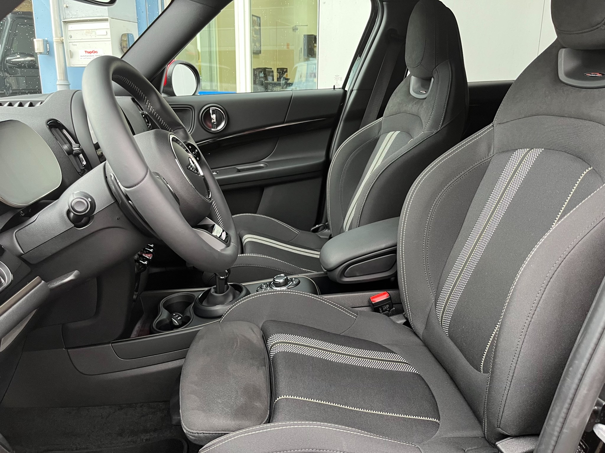 listing desktop thumbnail image 9