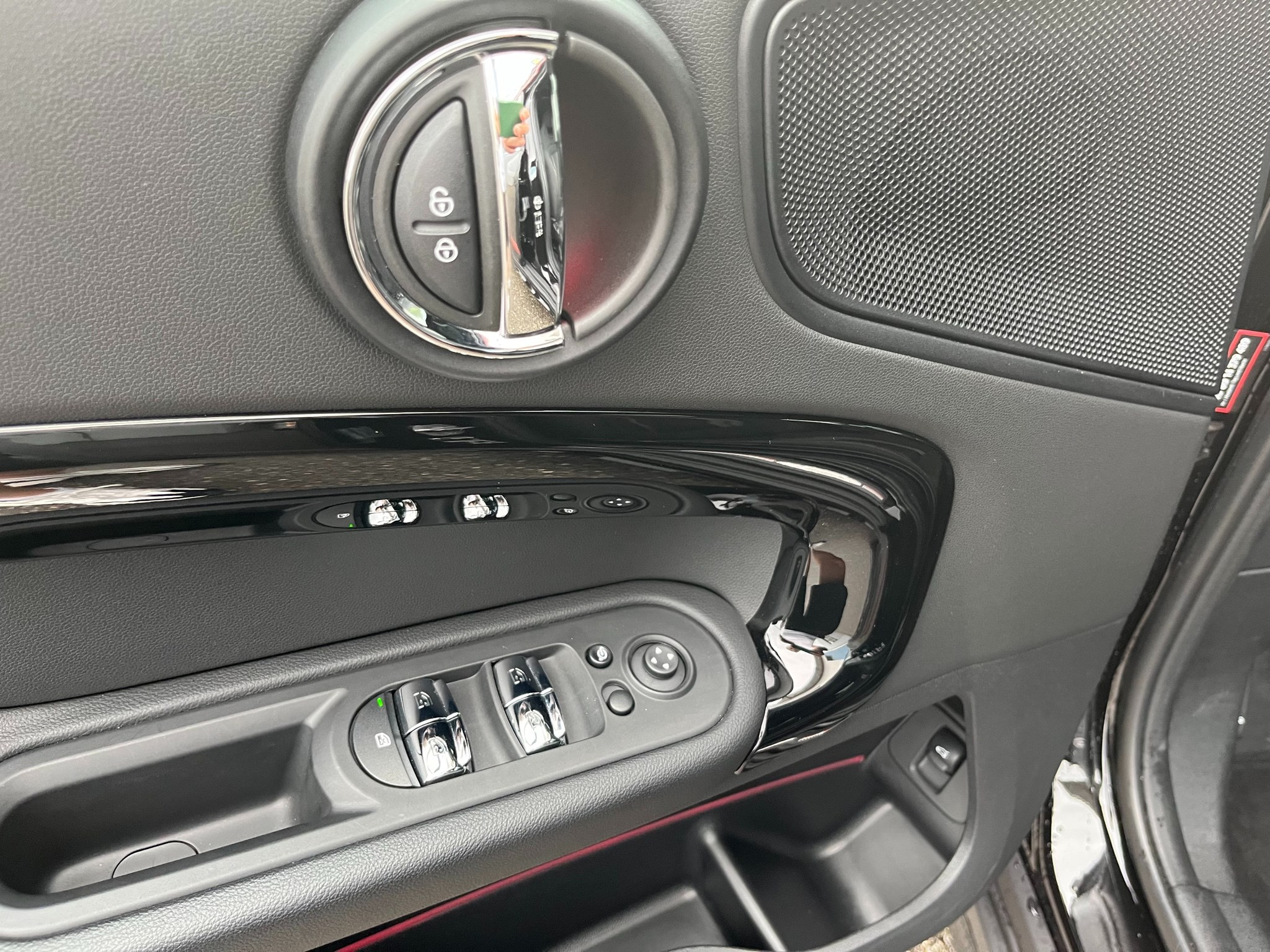 listing desktop thumbnail image 21