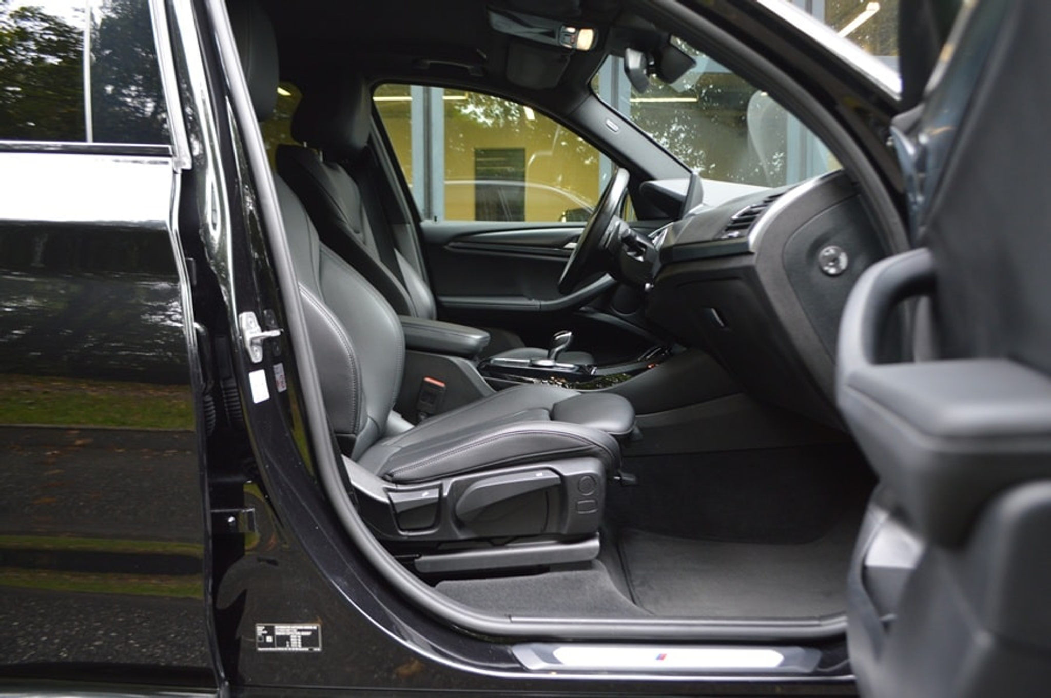 listing desktop thumbnail image 6