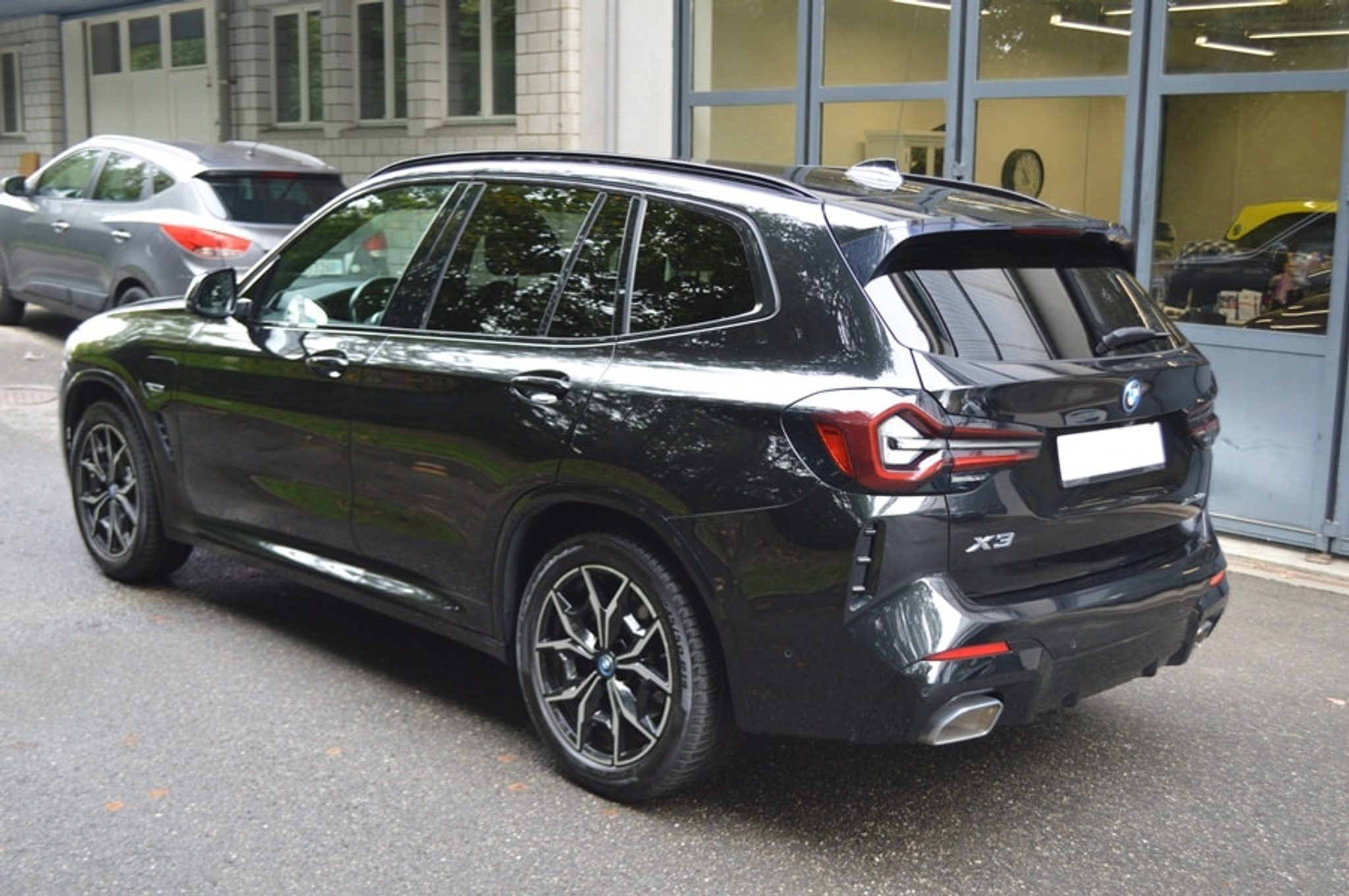 listing desktop thumbnail image 4