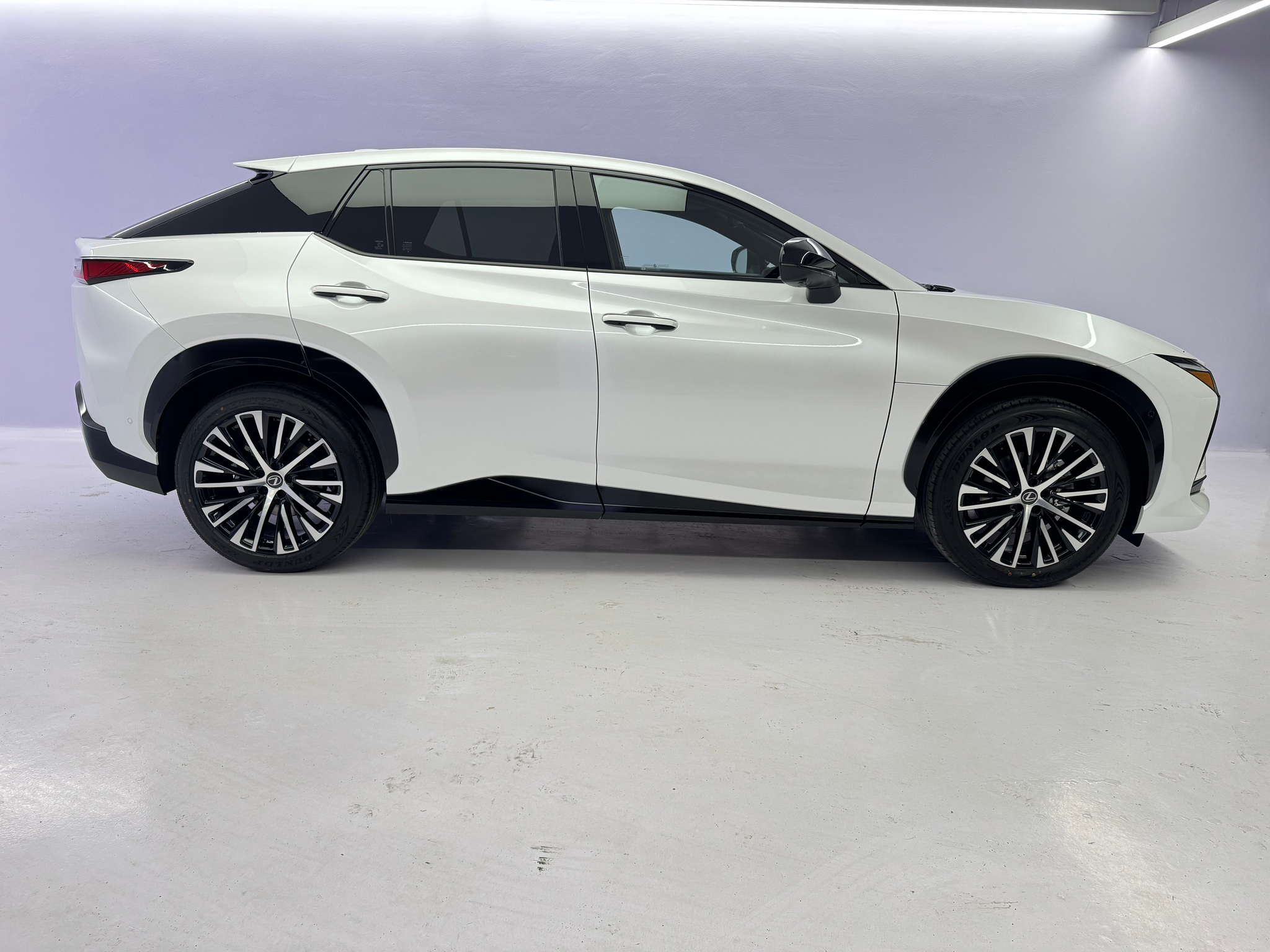 listing desktop thumbnail image 2