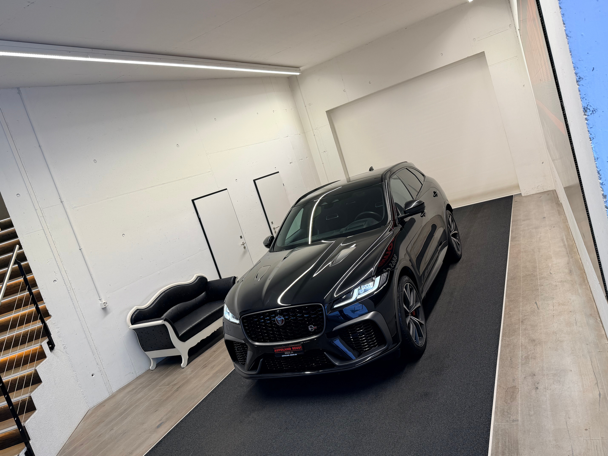 listing desktop thumbnail image 3