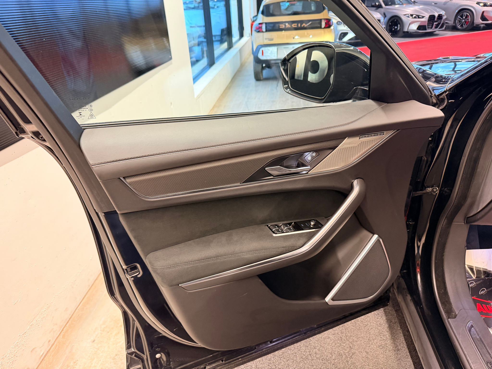 listing desktop thumbnail image 13