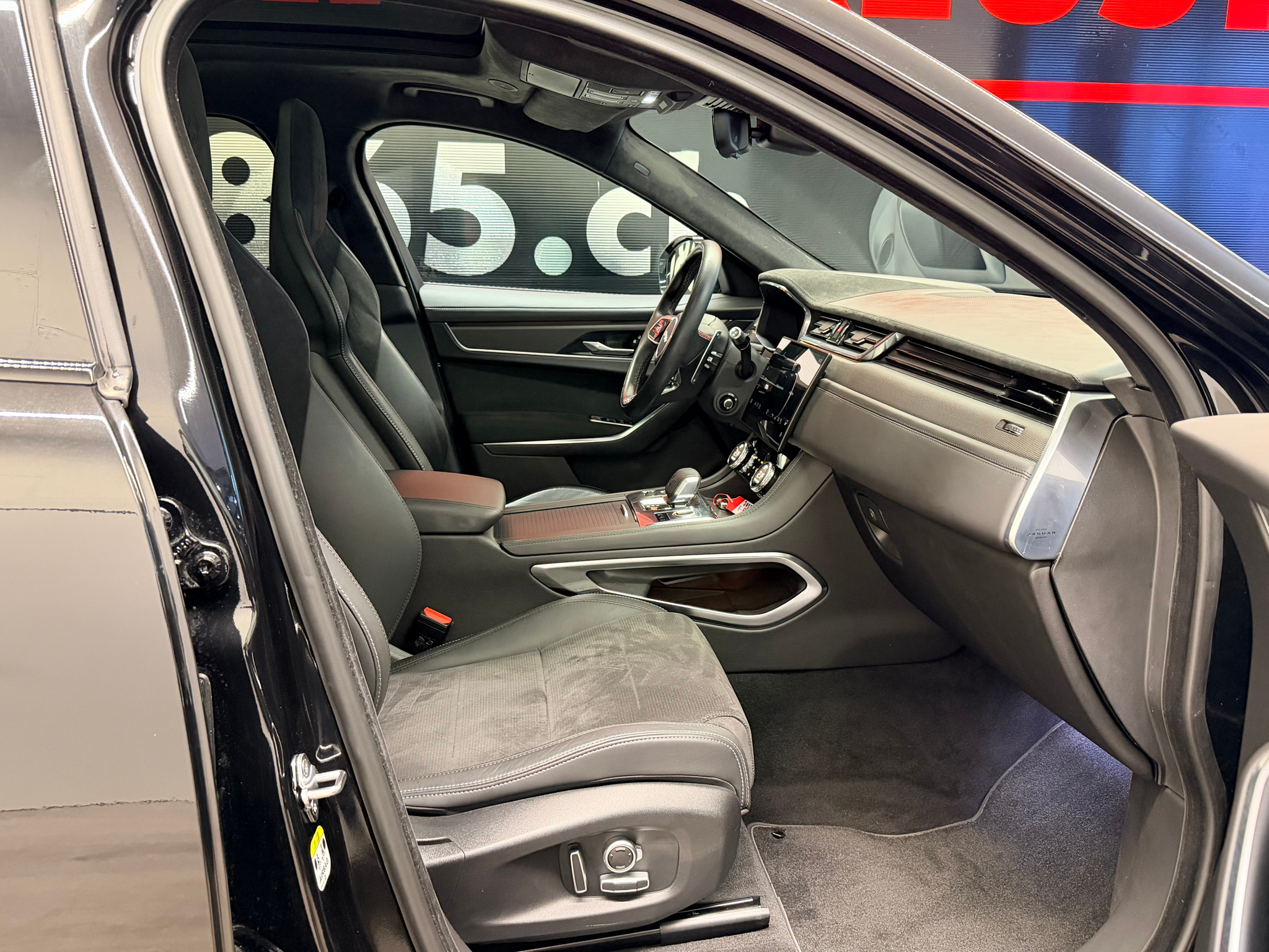 listing desktop thumbnail image 24