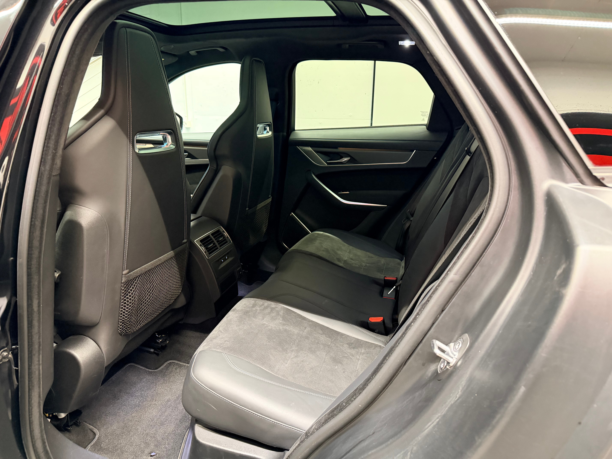 listing desktop thumbnail image 18