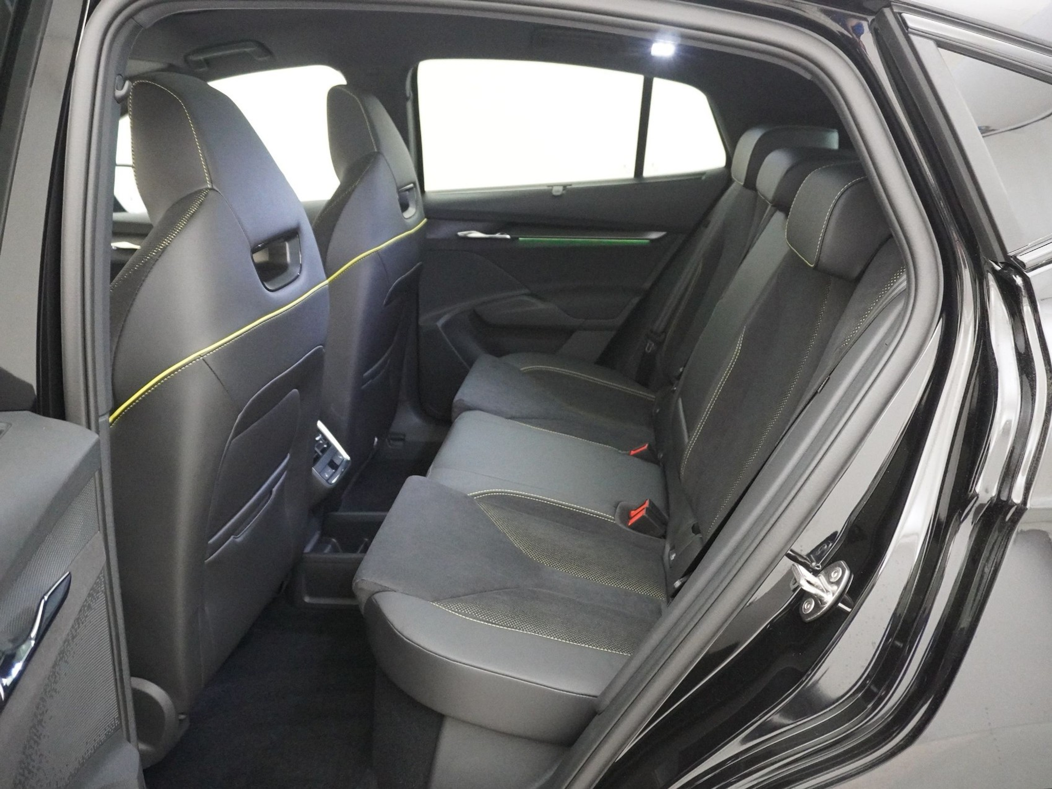 listing desktop thumbnail image 12