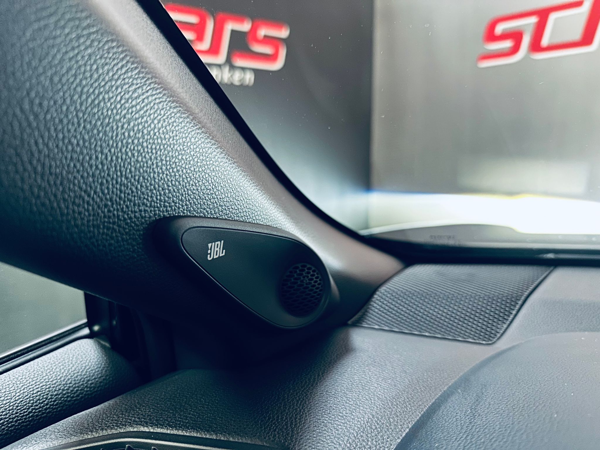 listing desktop thumbnail image 23