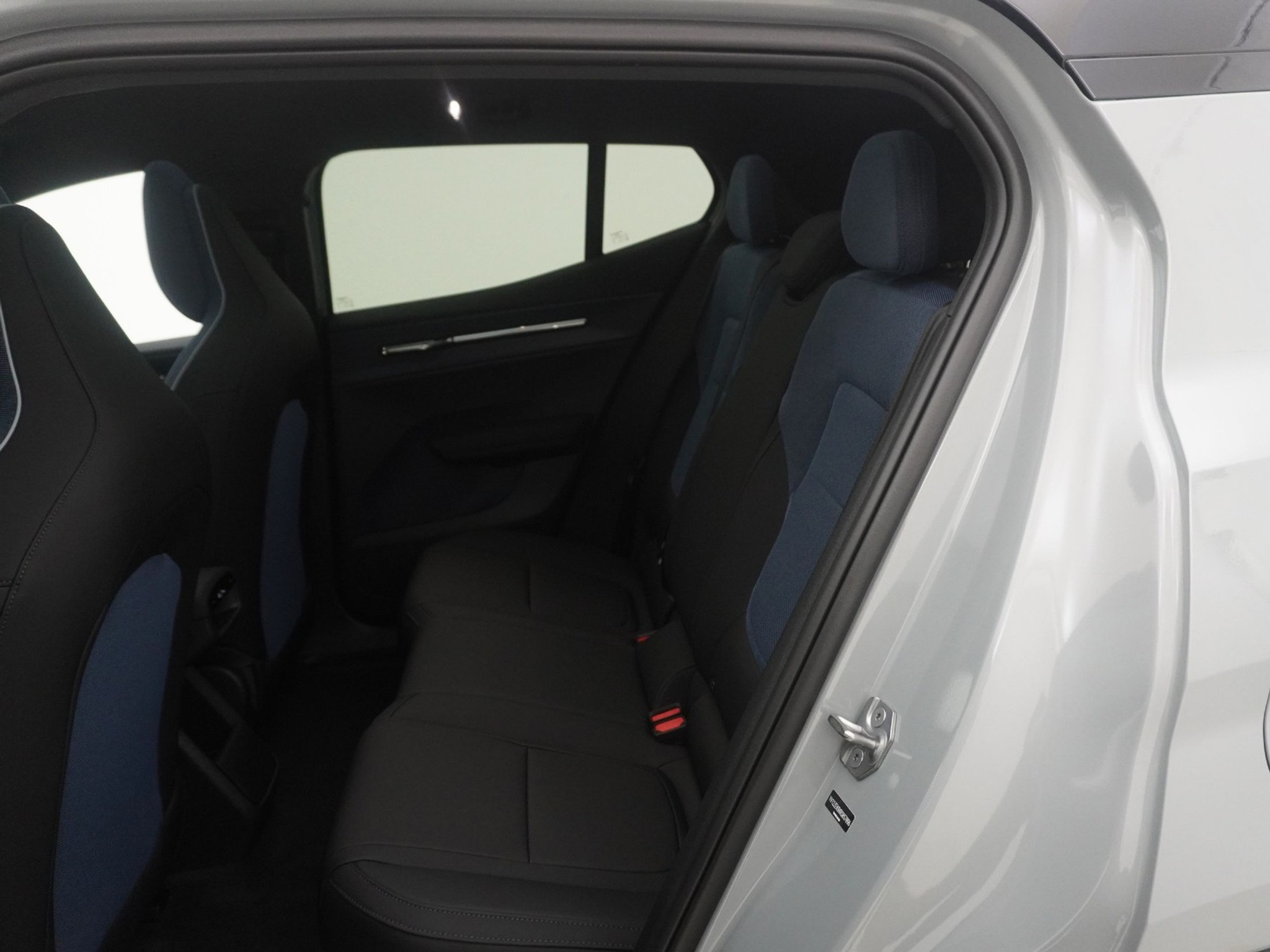 listing desktop thumbnail image 13