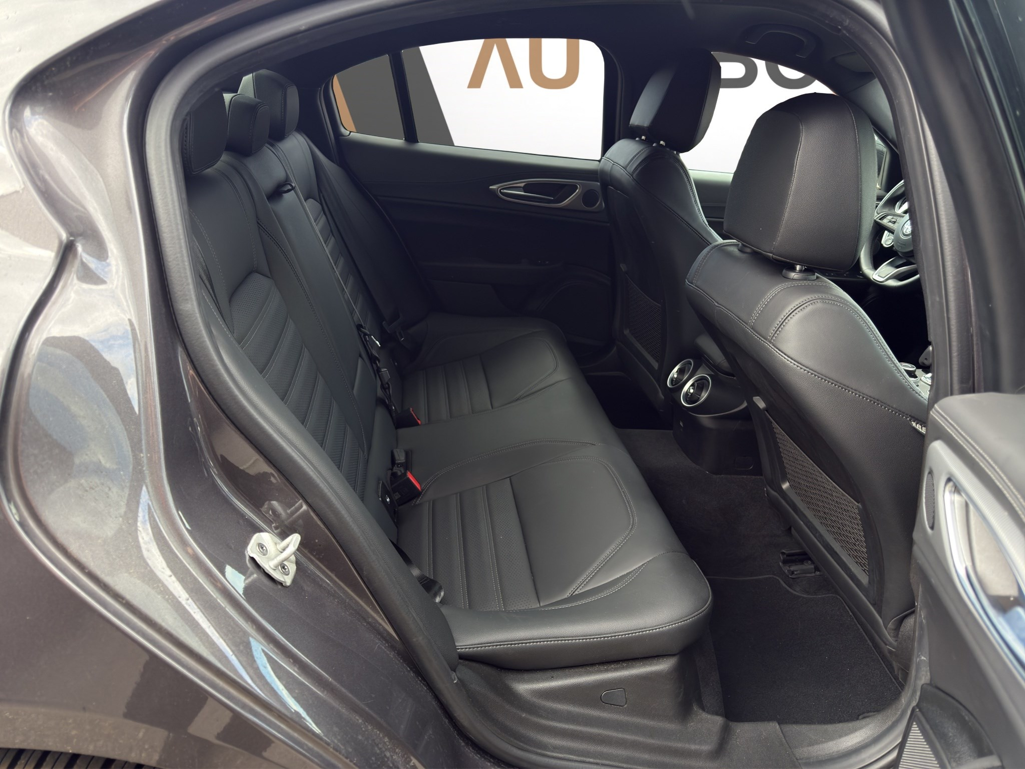 listing desktop thumbnail image 11