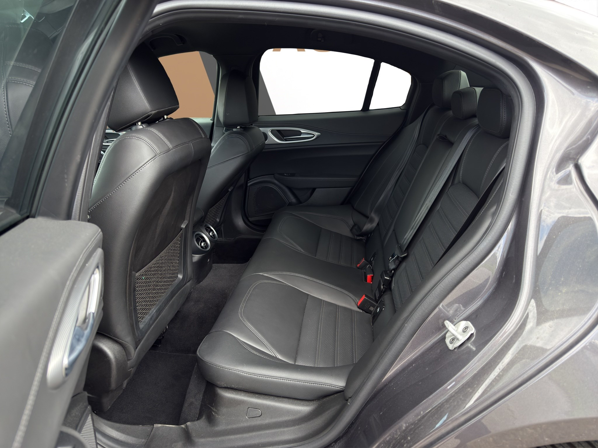 listing desktop thumbnail image 12