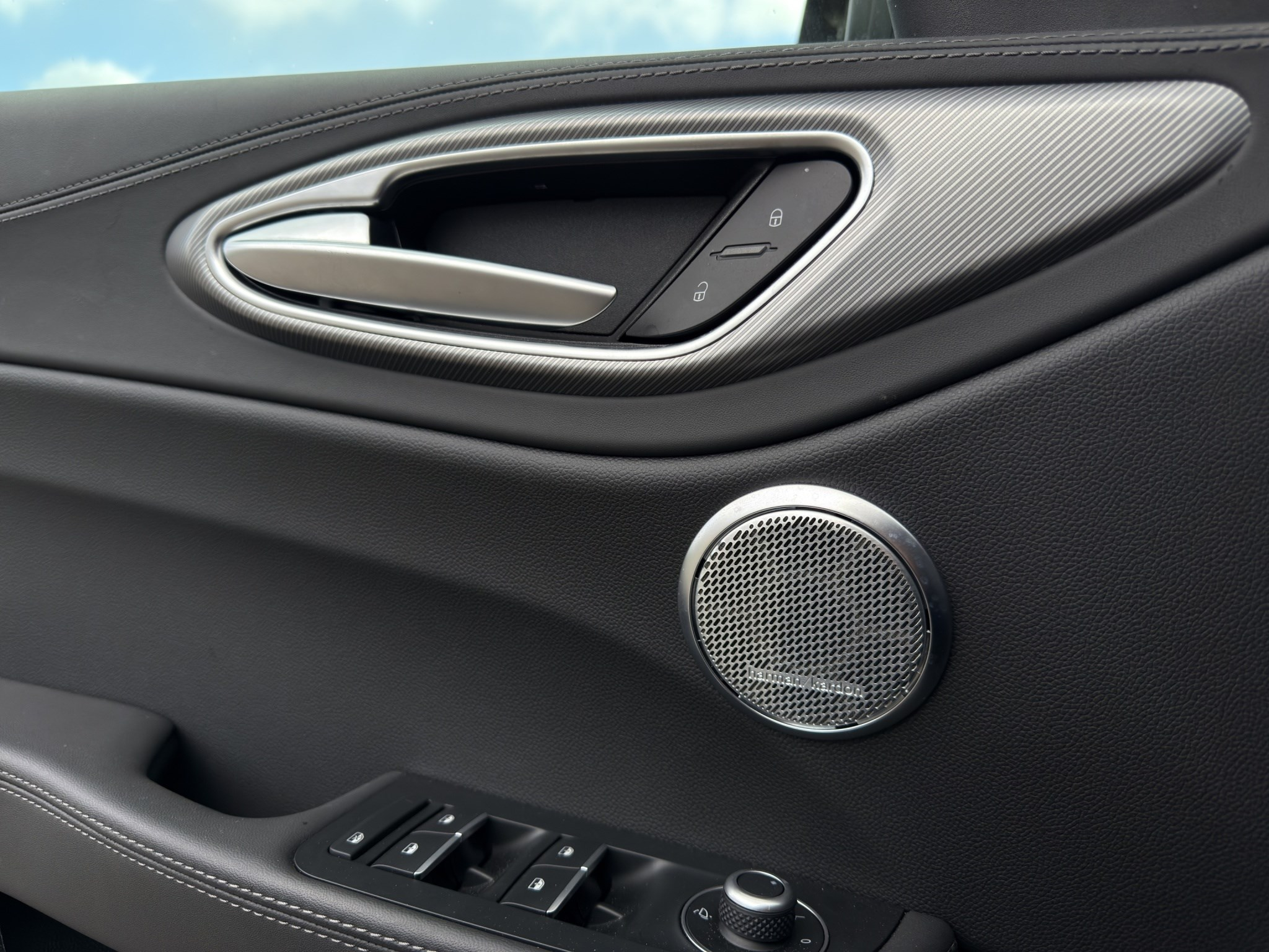 listing desktop thumbnail image 22