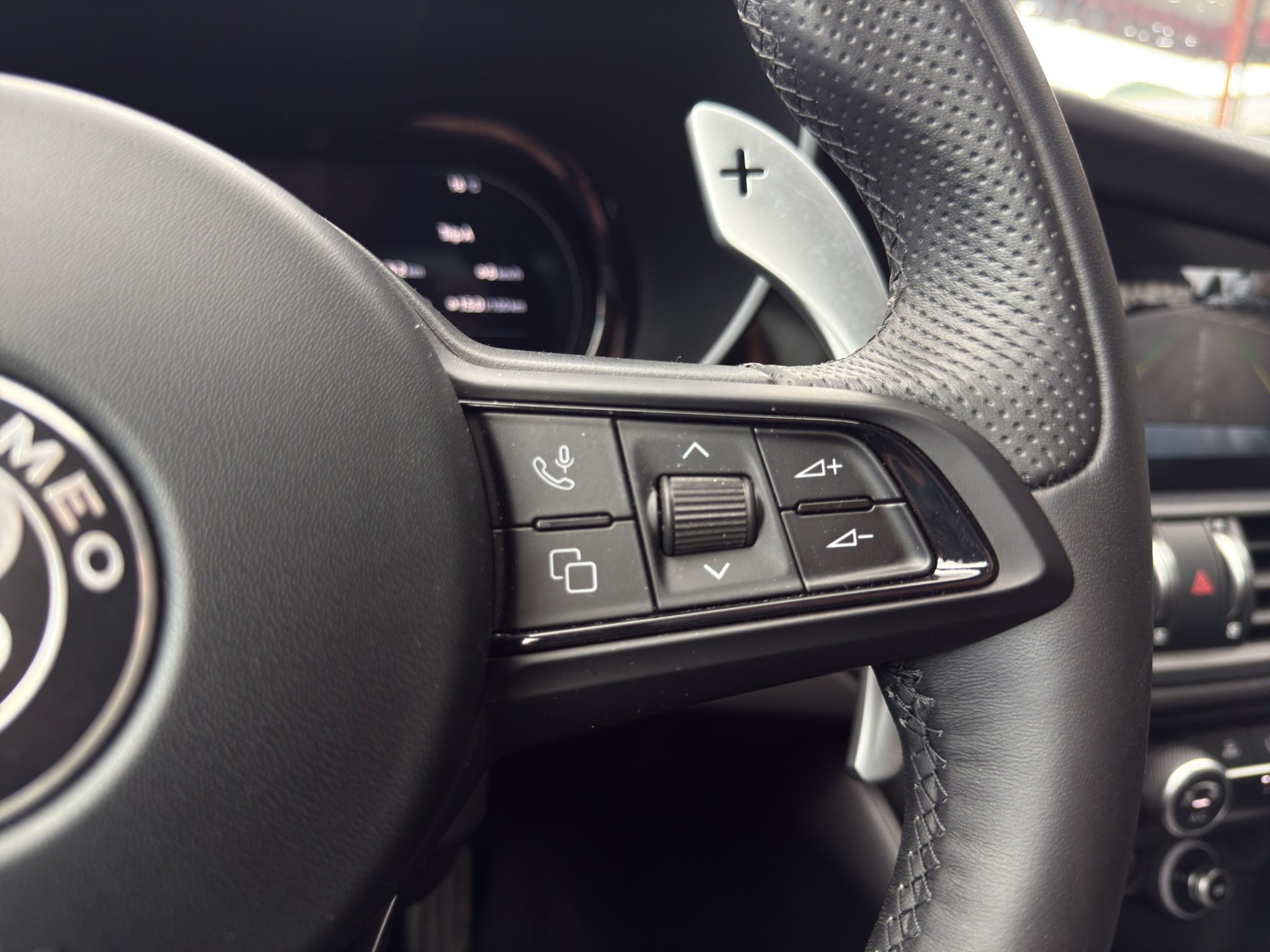 listing desktop thumbnail image 25