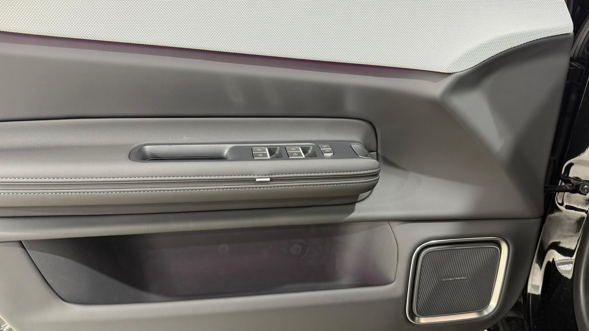 listing desktop thumbnail image 13