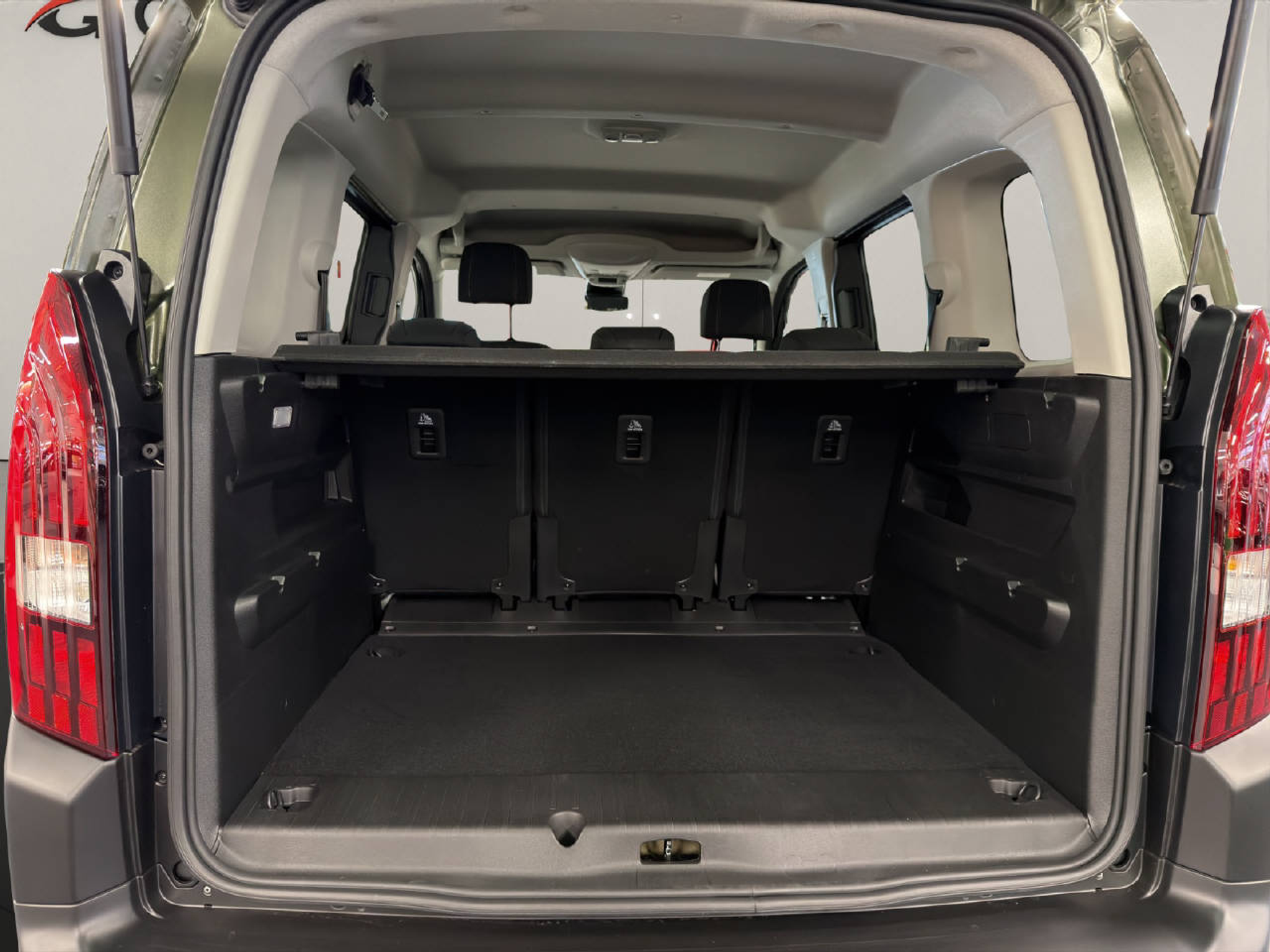 listing desktop thumbnail image 10