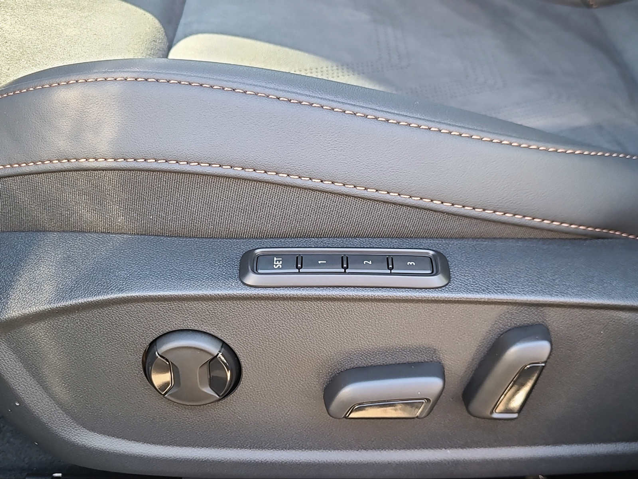 listing desktop thumbnail image 7