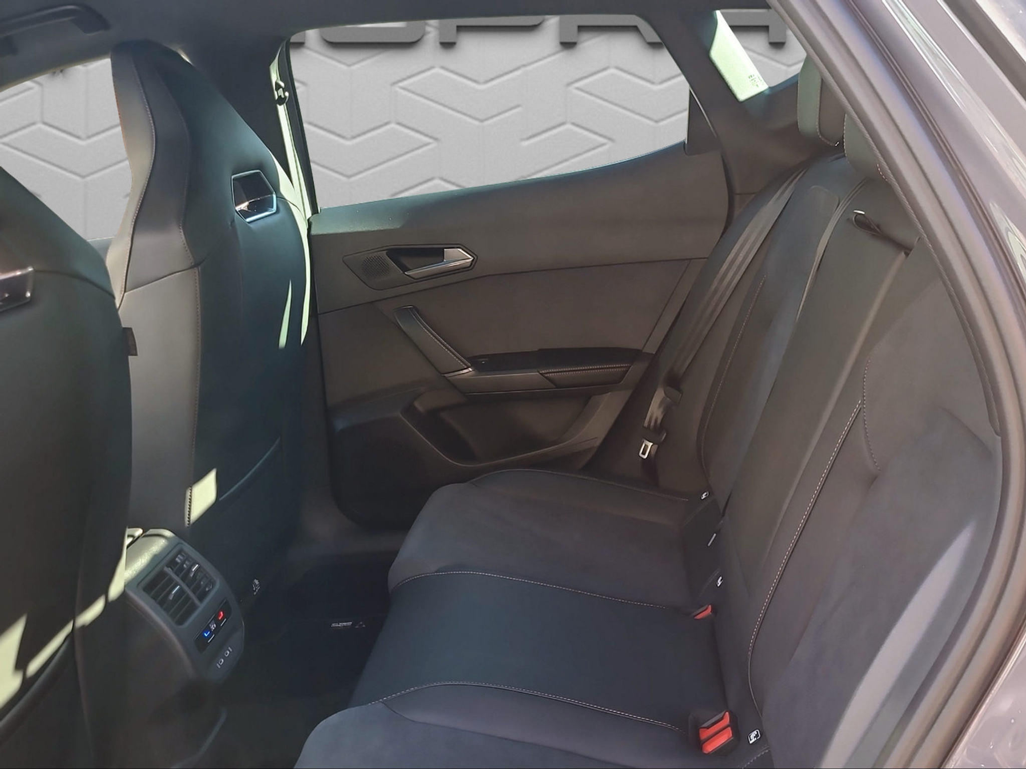 listing desktop thumbnail image 12