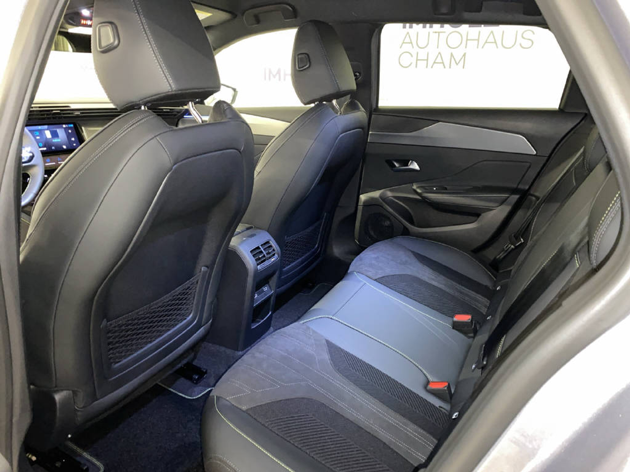 listing desktop thumbnail image 16