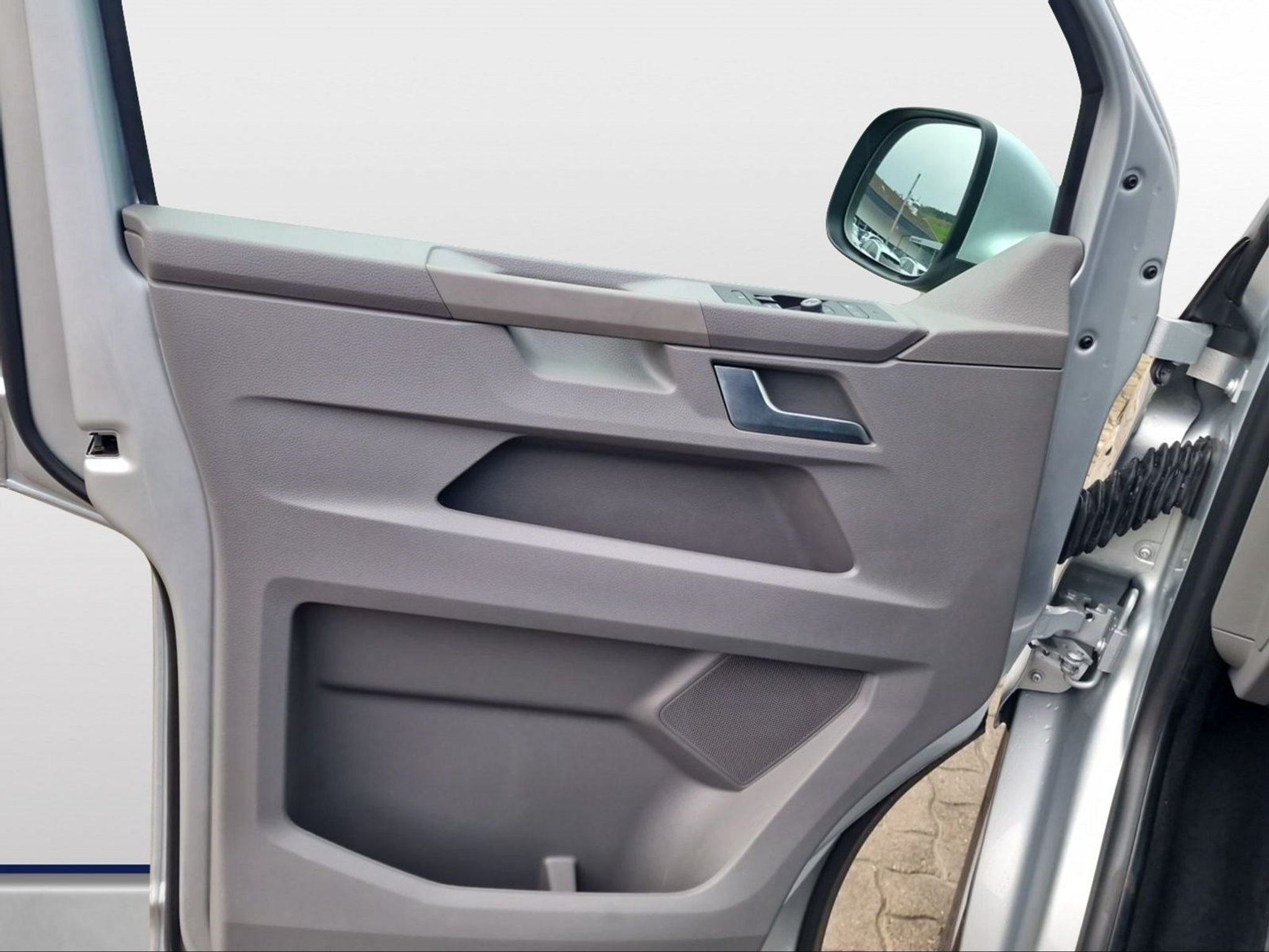 listing desktop thumbnail image 9