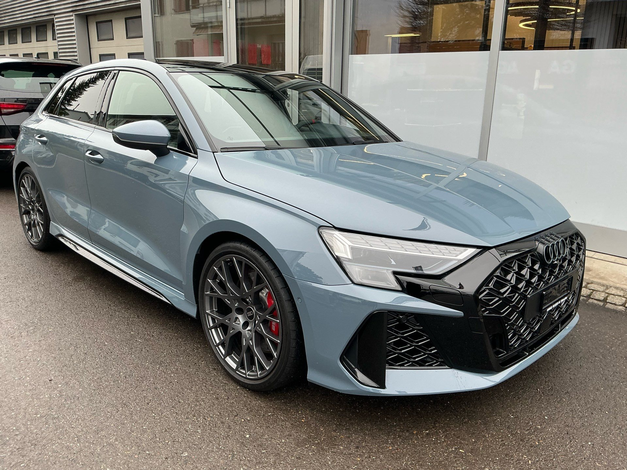 listing desktop thumbnail image 2