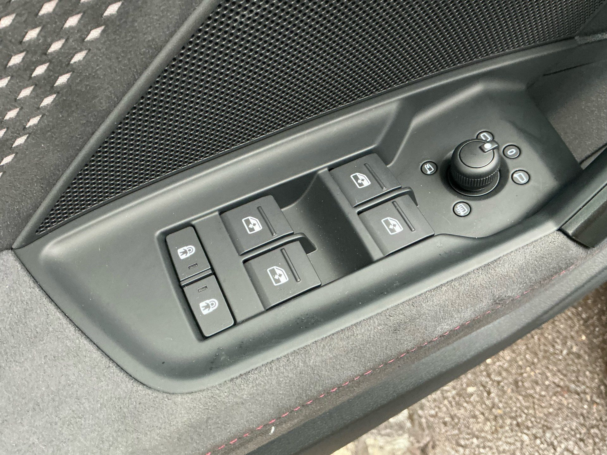 listing desktop thumbnail image 29