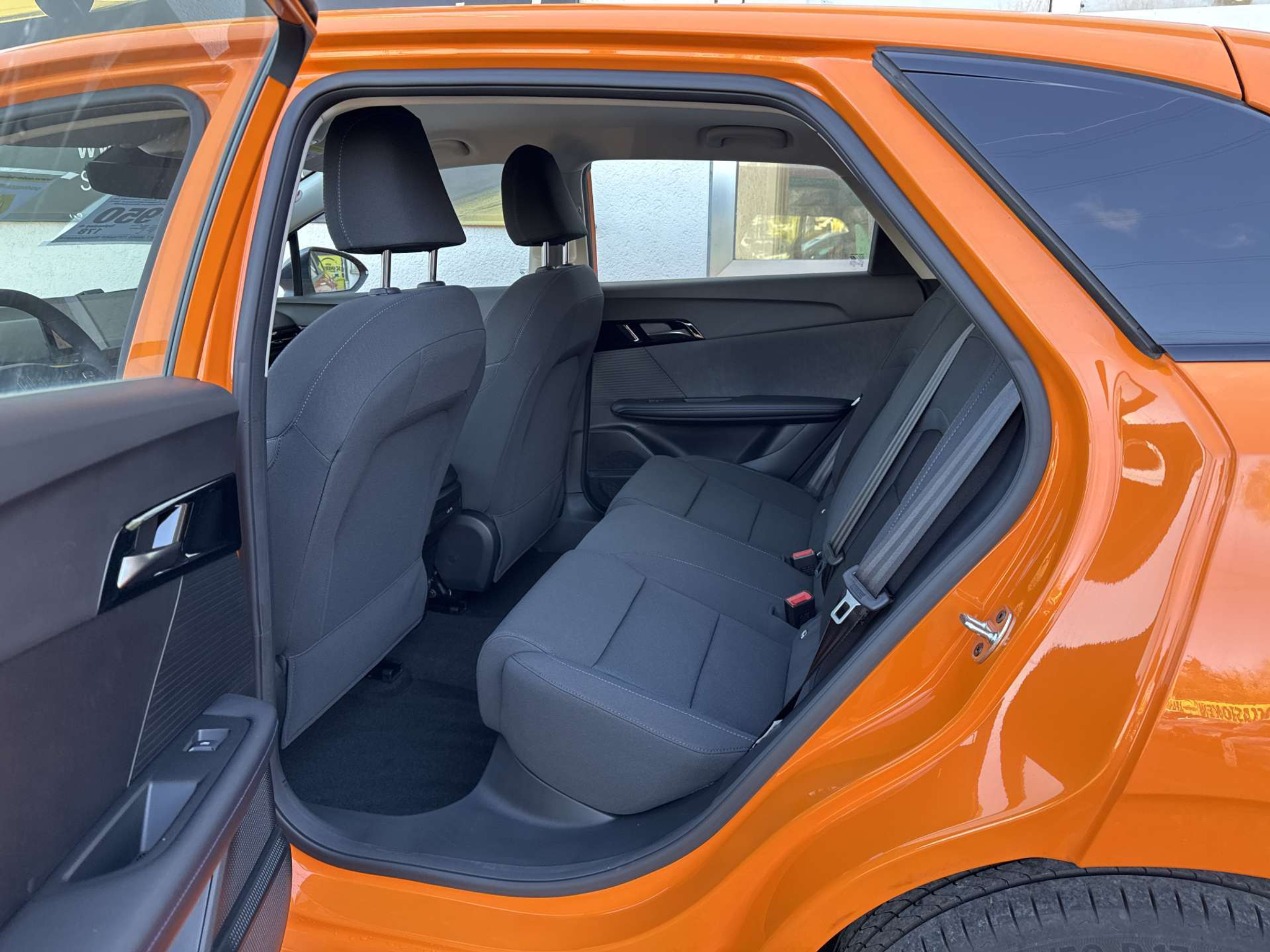 listing desktop thumbnail image 7