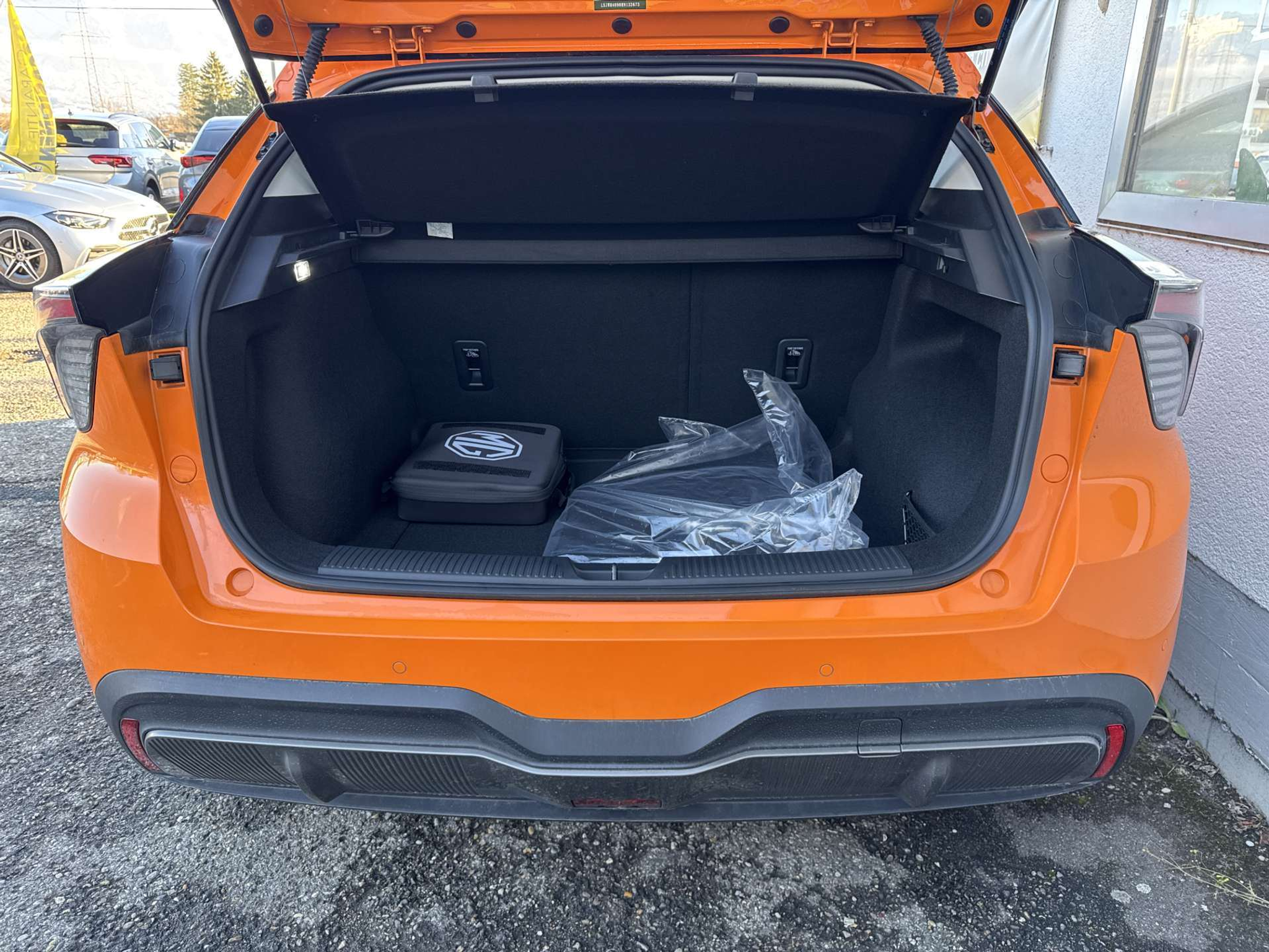 listing desktop thumbnail image 8