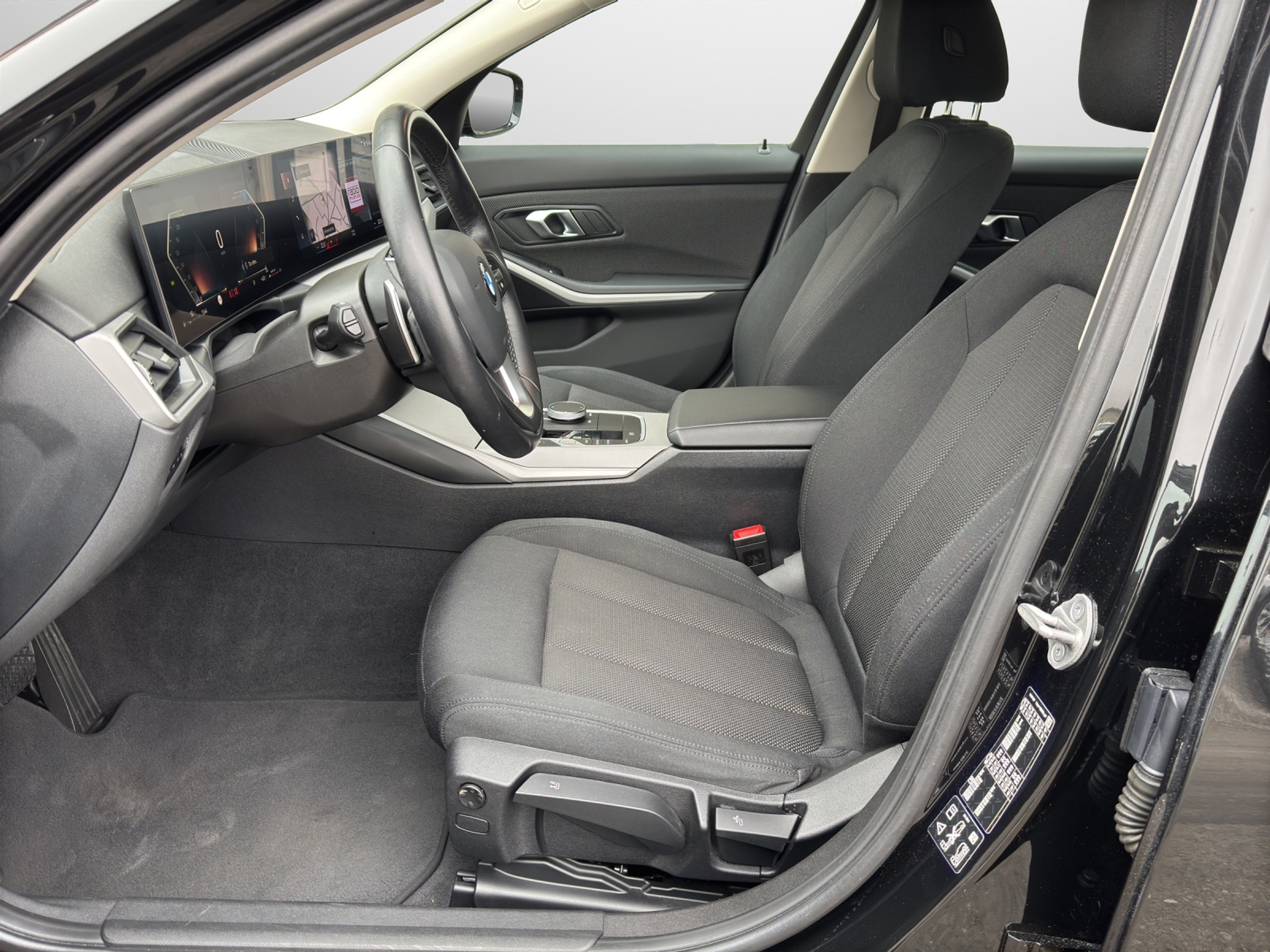 listing desktop thumbnail image 4