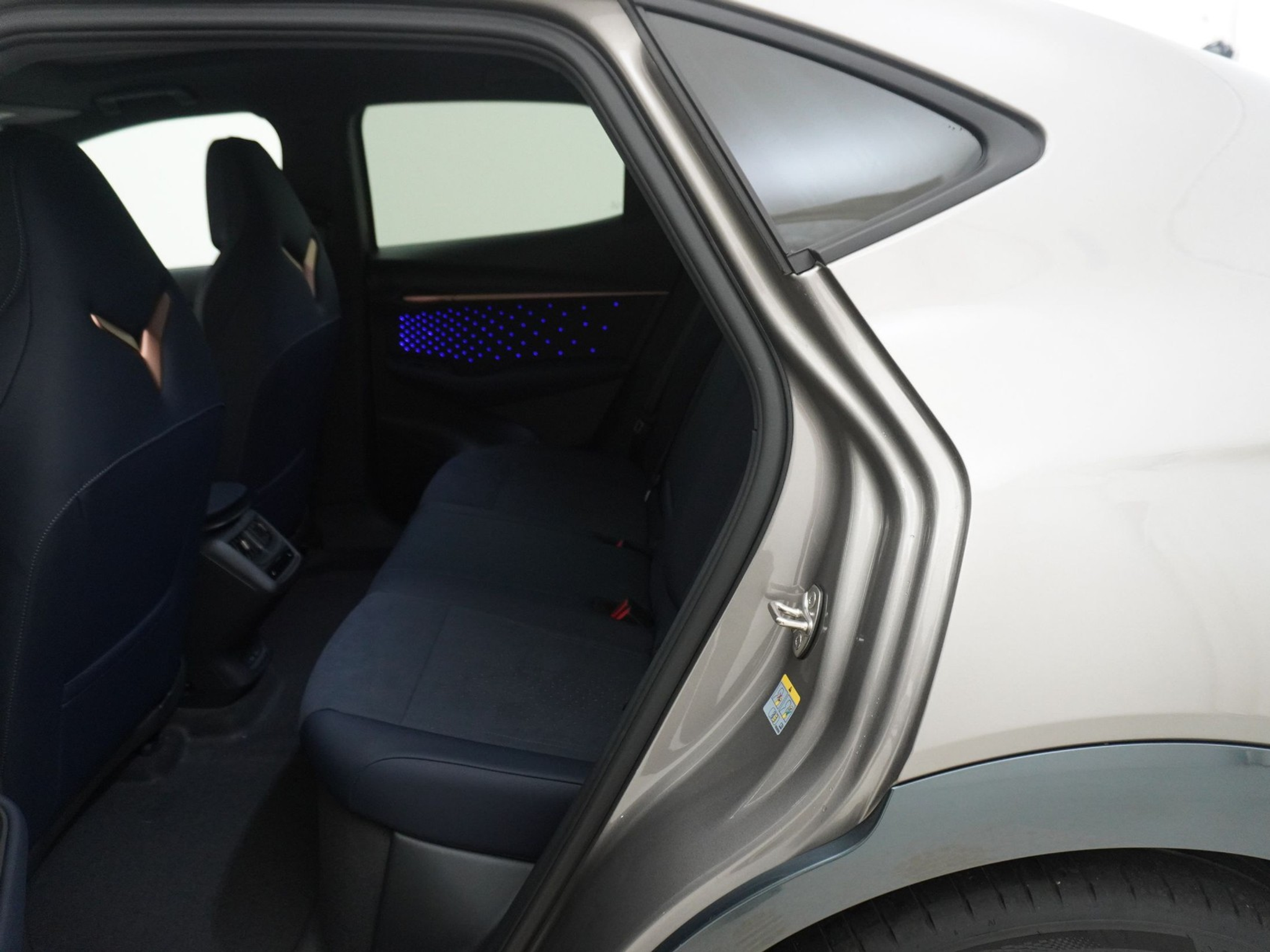 listing desktop thumbnail image 16