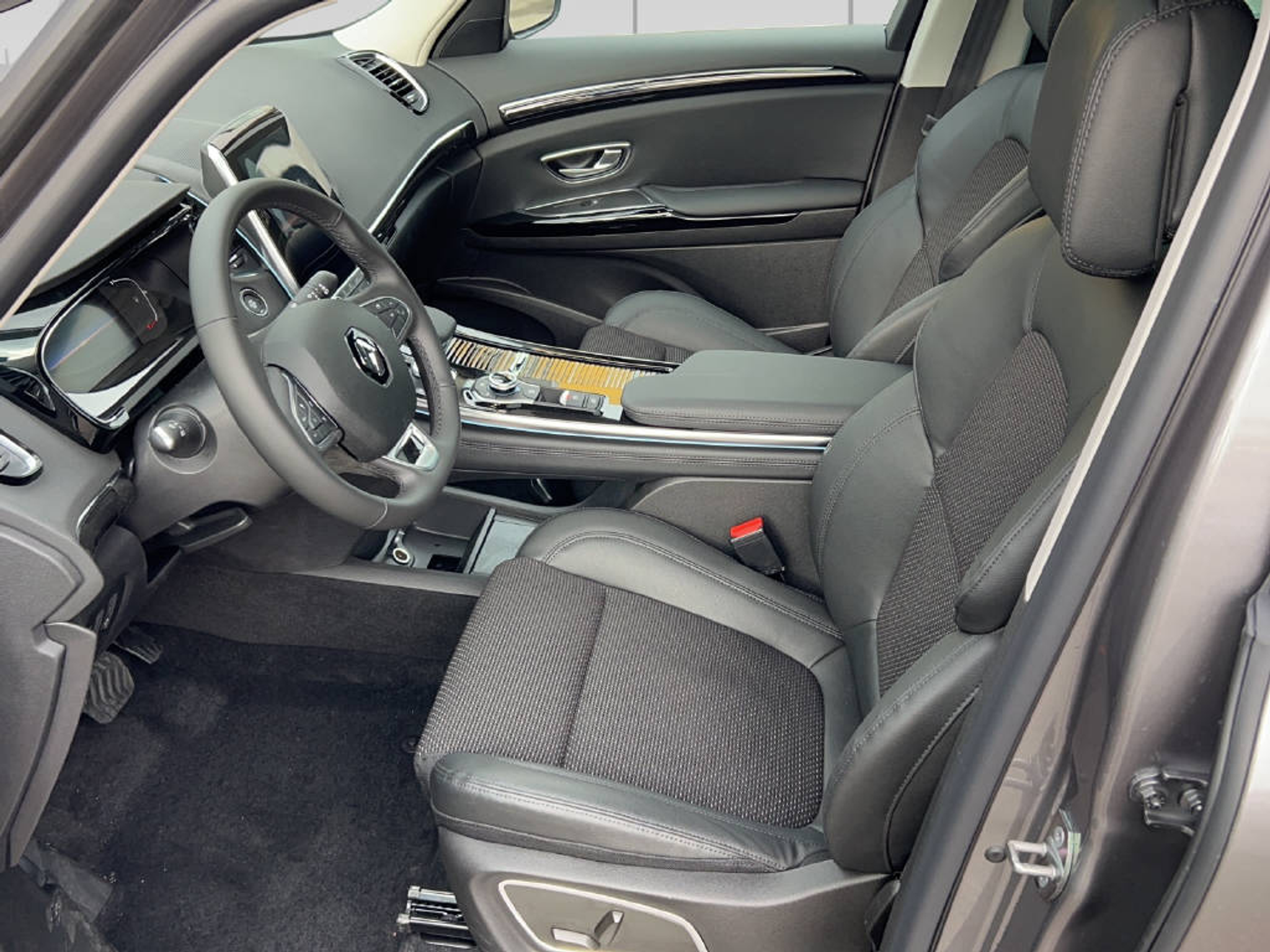 listing desktop thumbnail image 3