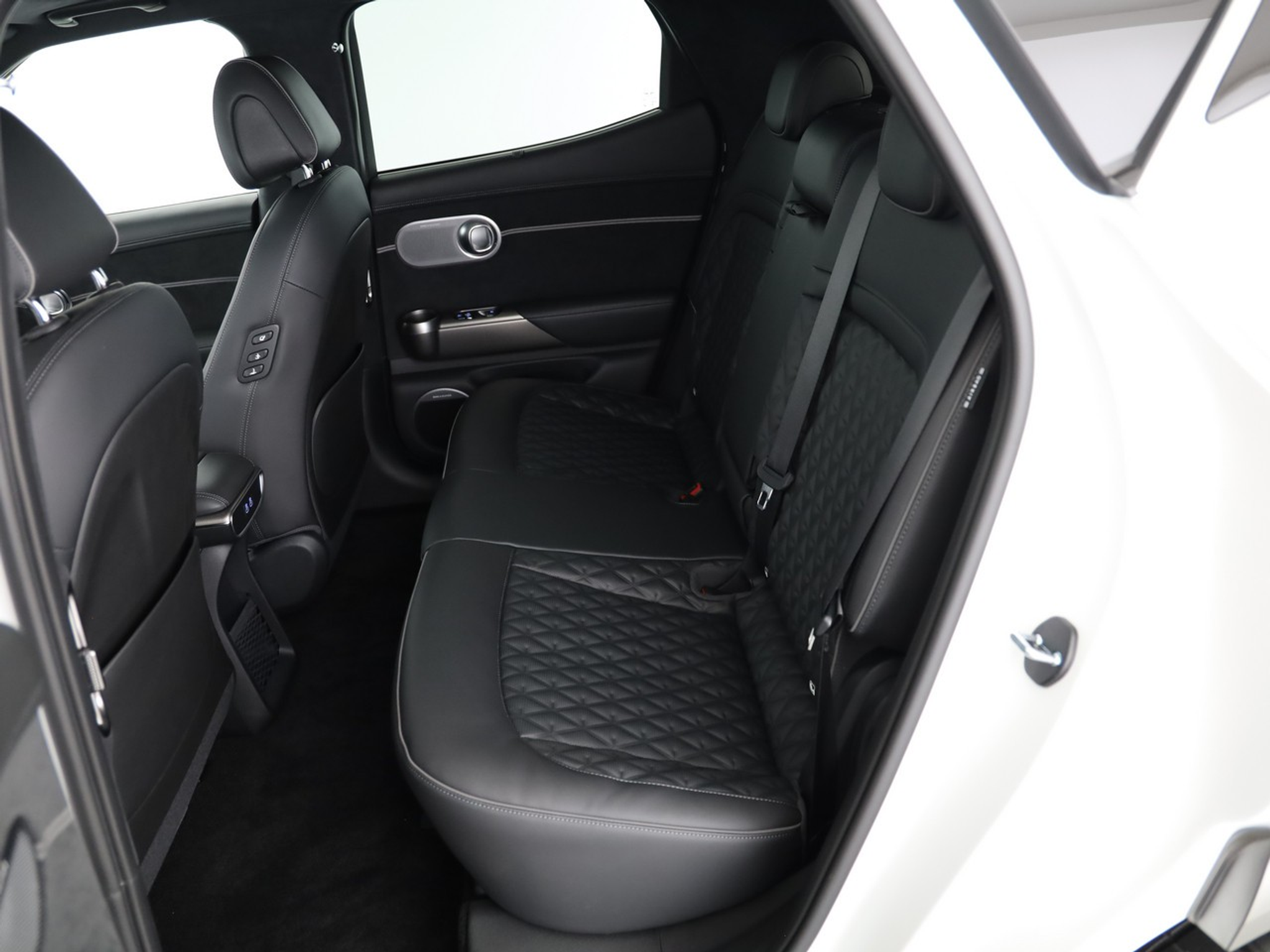 listing desktop thumbnail image 4