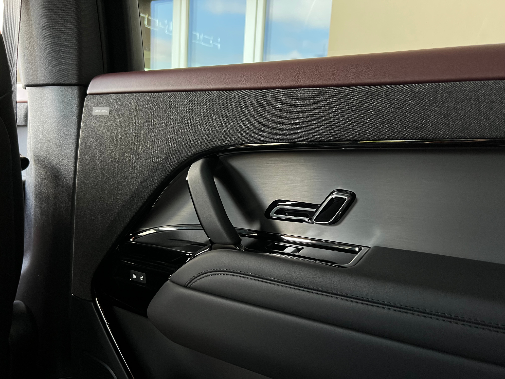 listing desktop thumbnail image 28