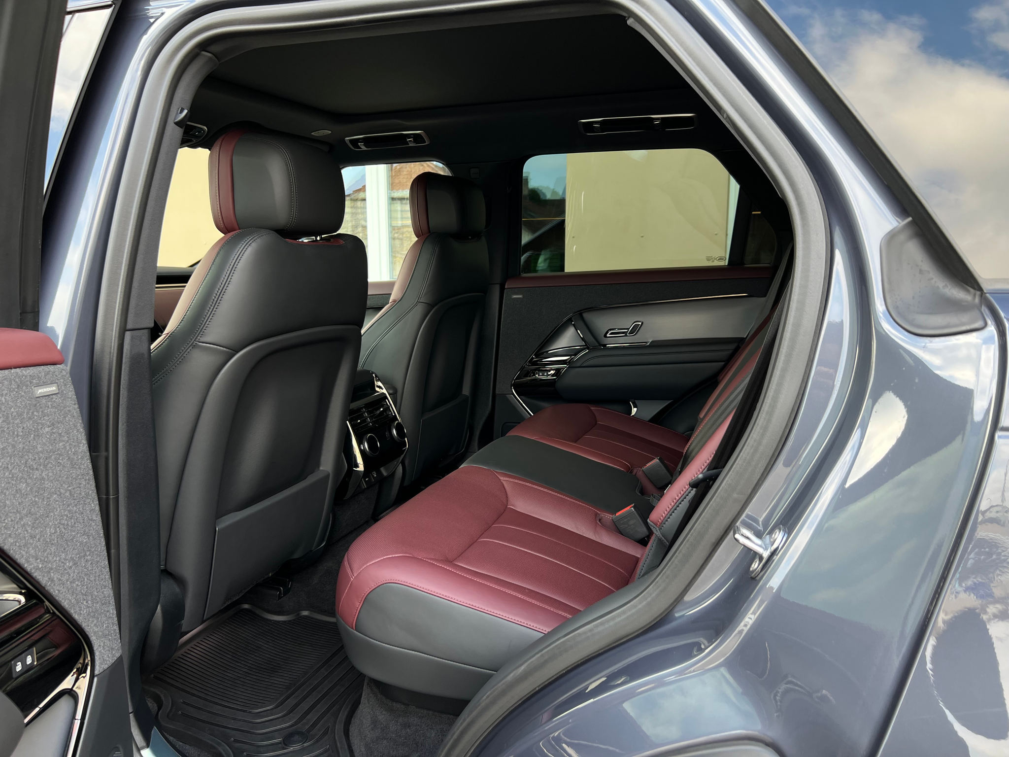 listing desktop thumbnail image 25