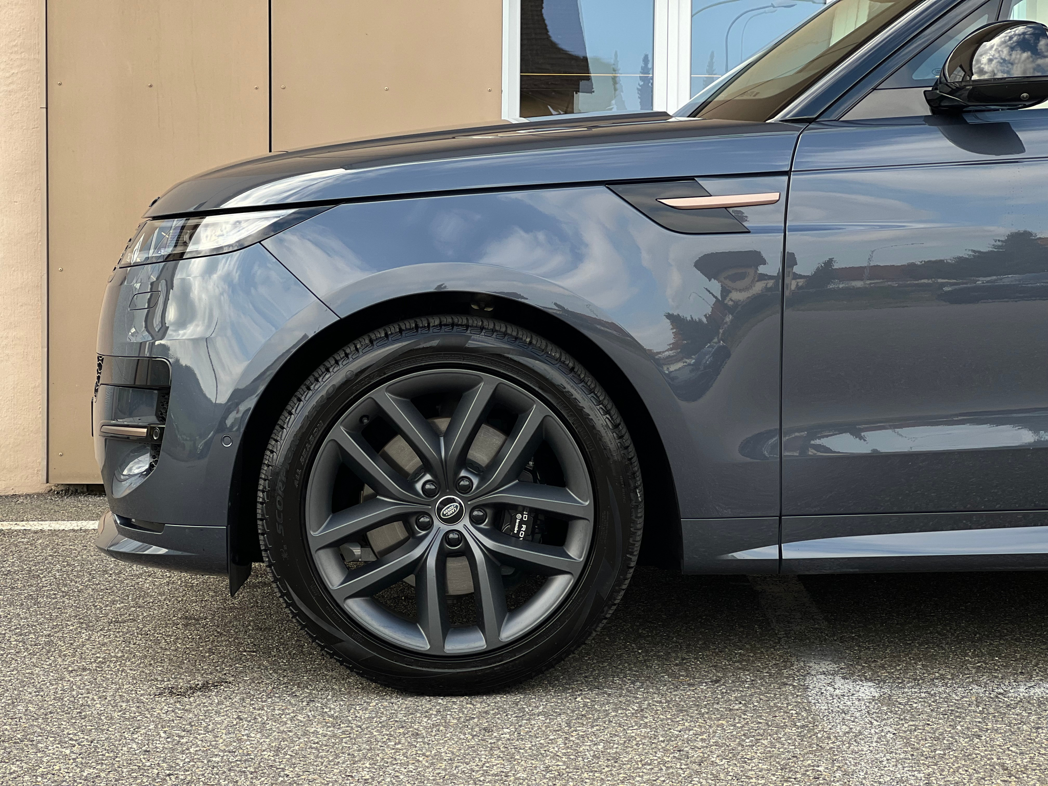 listing desktop thumbnail image 8