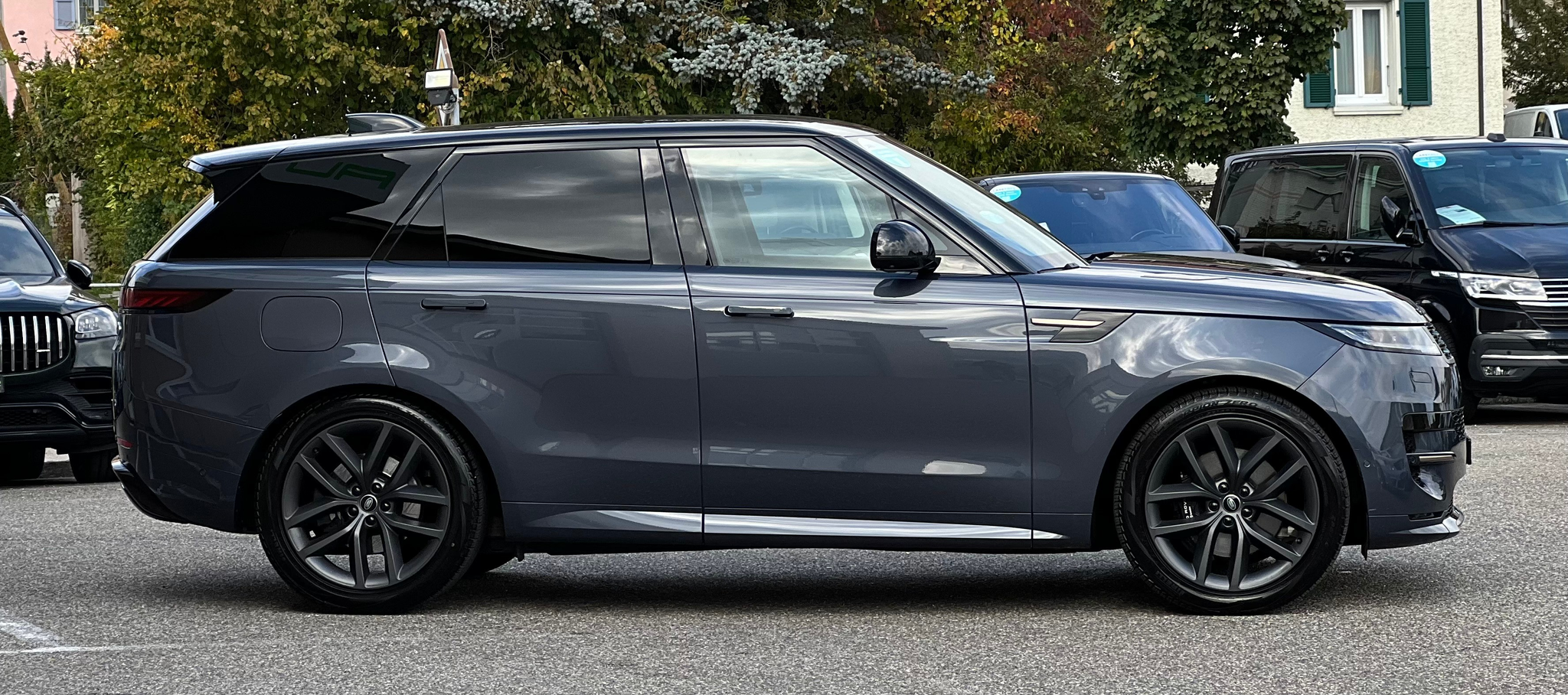 listing desktop thumbnail image 3