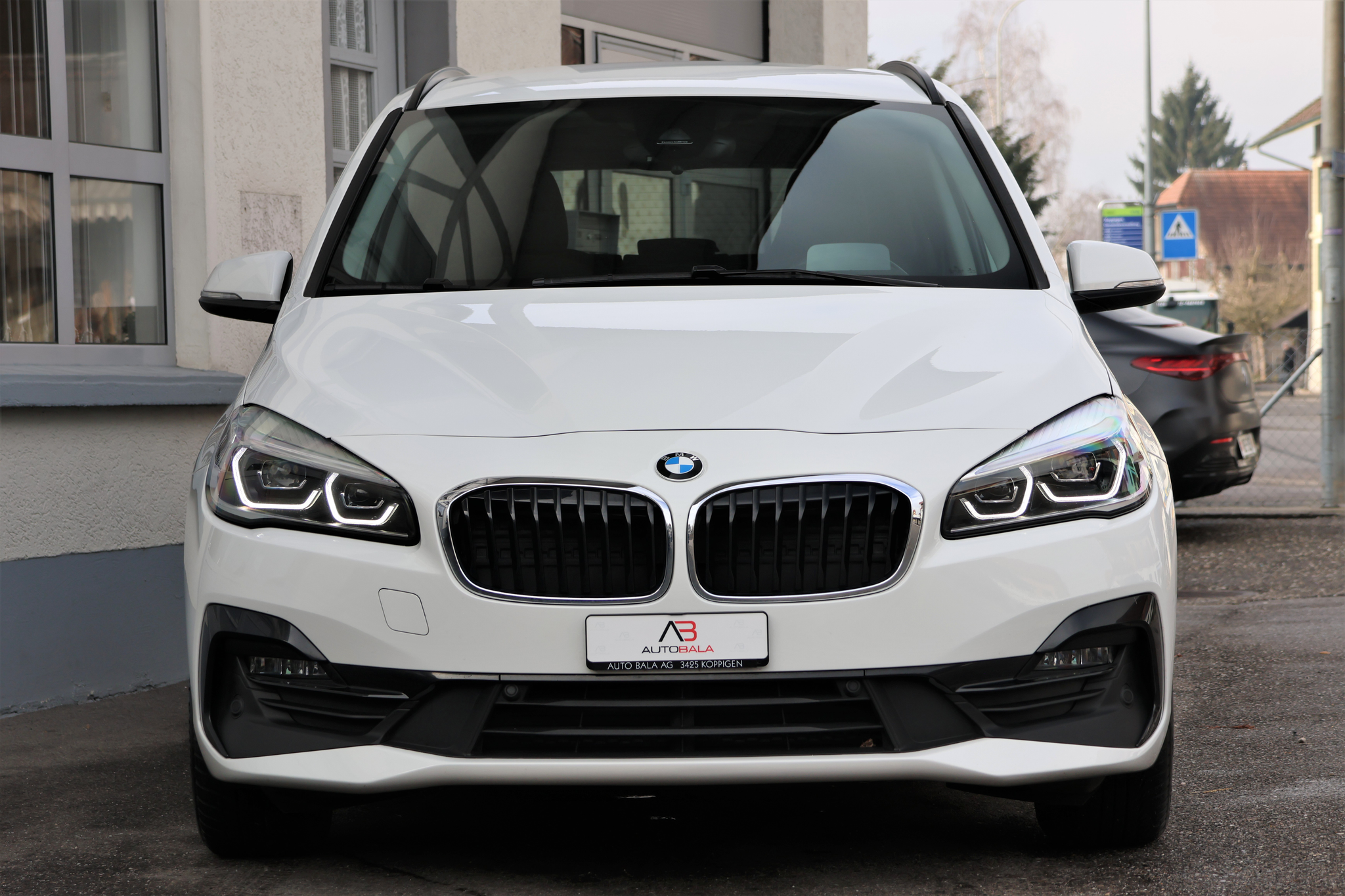 listing desktop thumbnail image 1