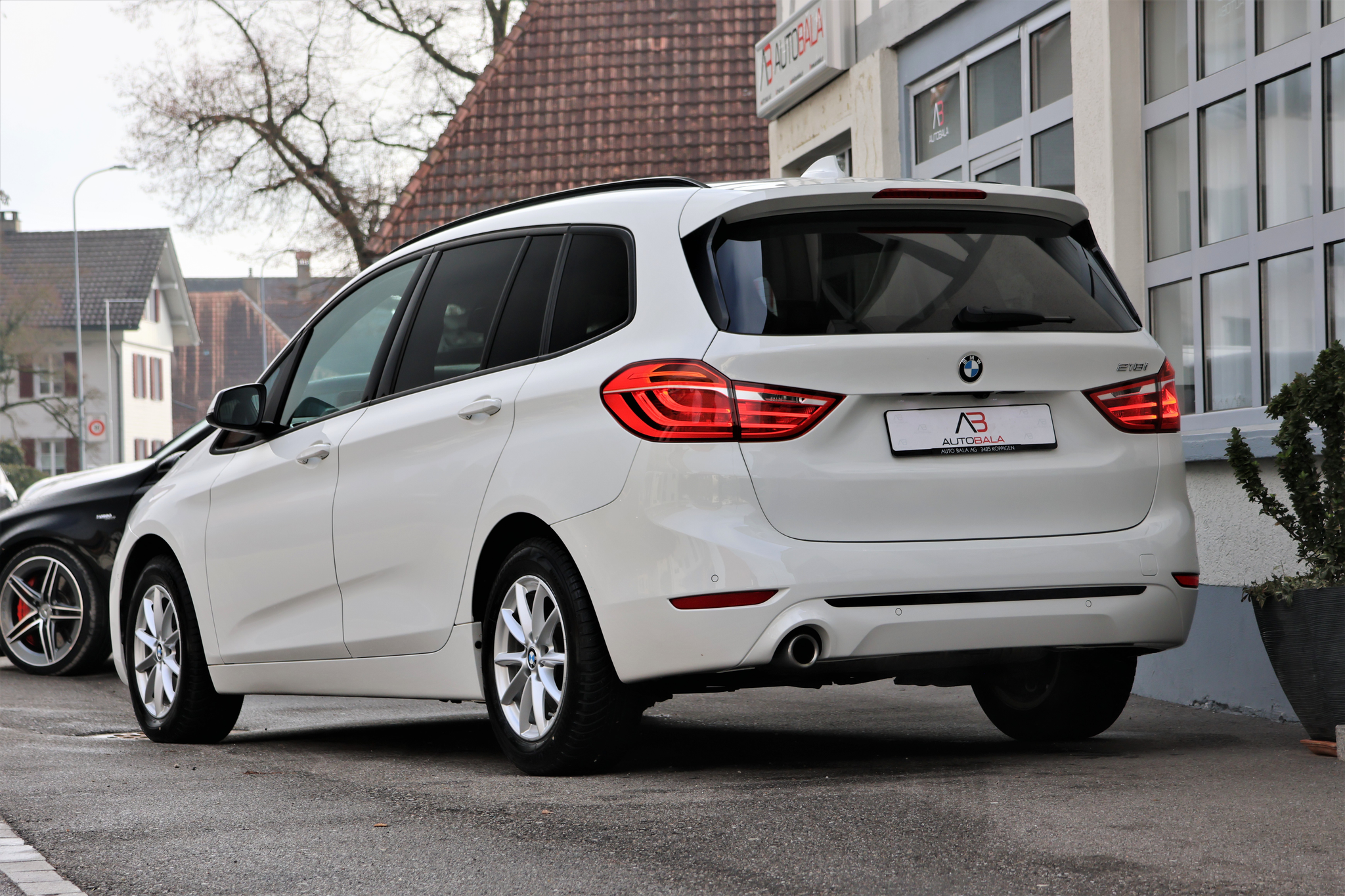 listing desktop thumbnail image 2