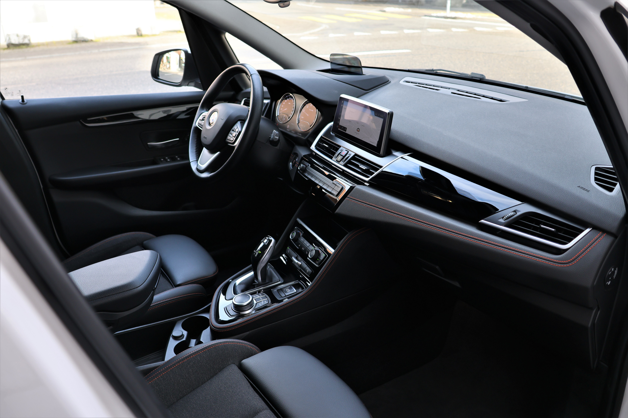 listing desktop thumbnail image 16