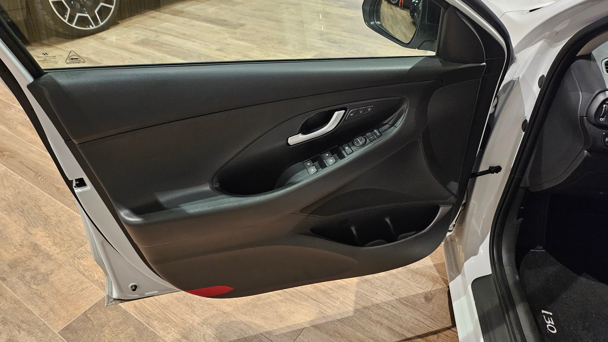 listing desktop thumbnail image 23