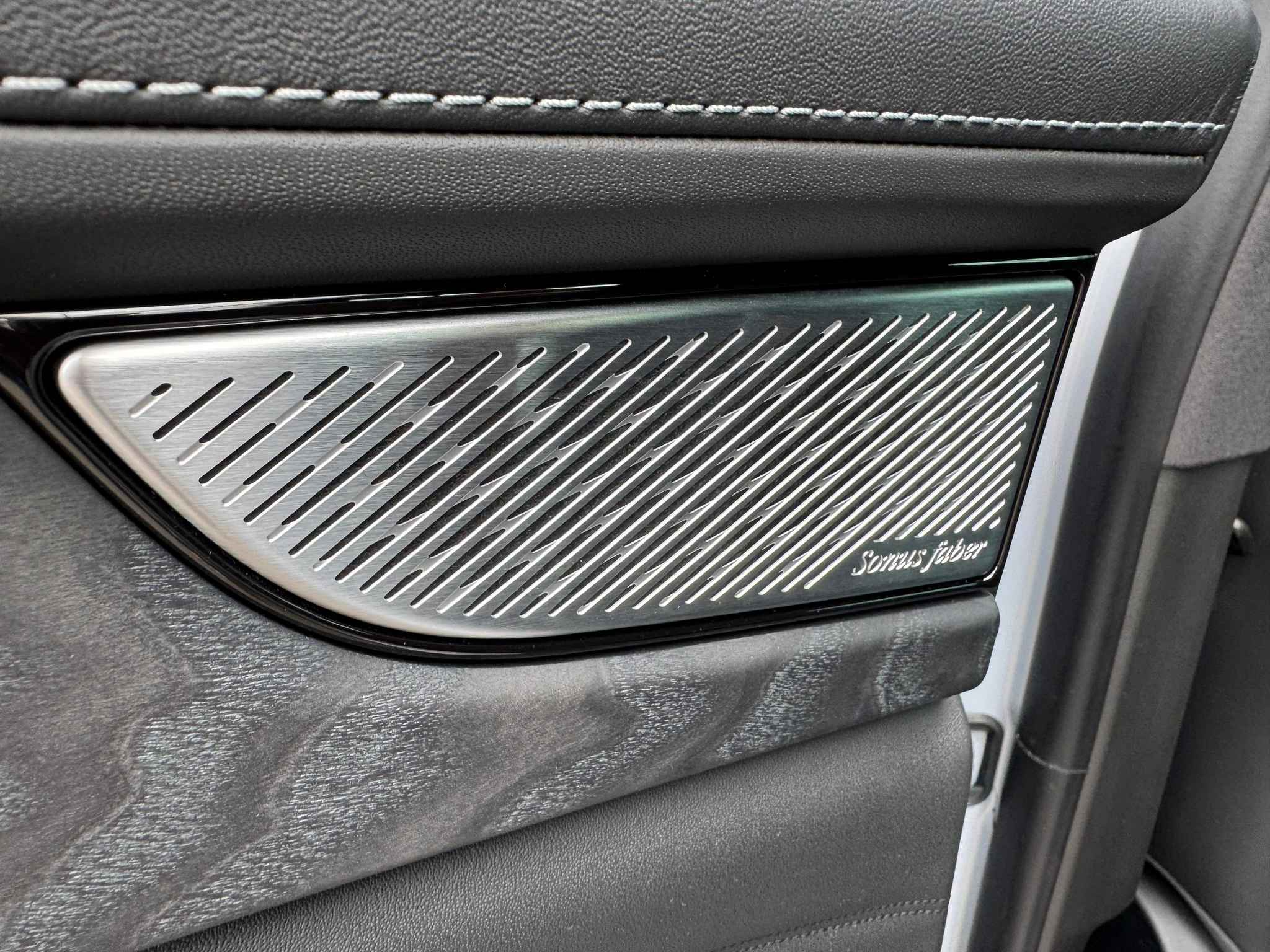 listing desktop thumbnail image 16