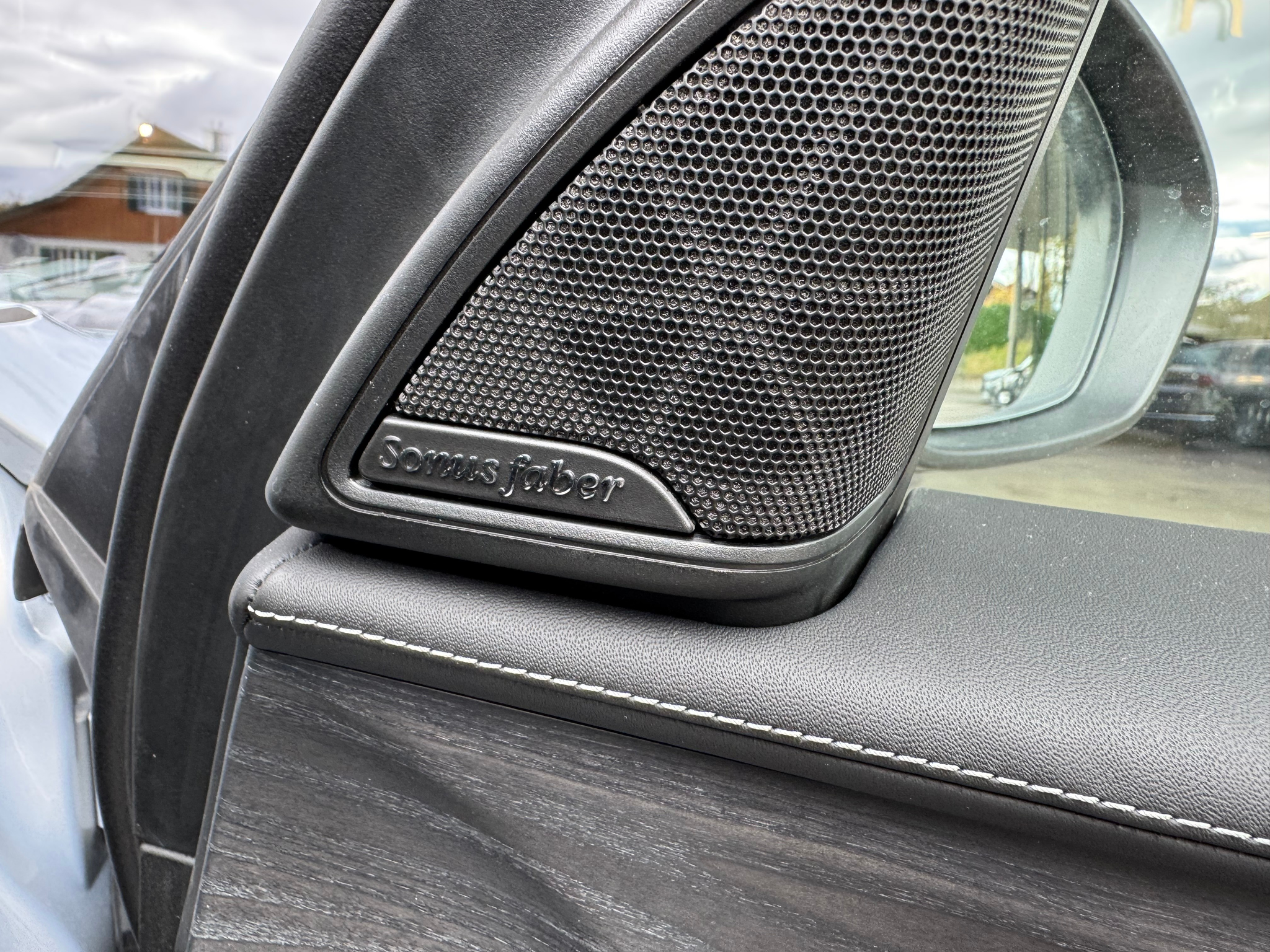 listing desktop thumbnail image 29