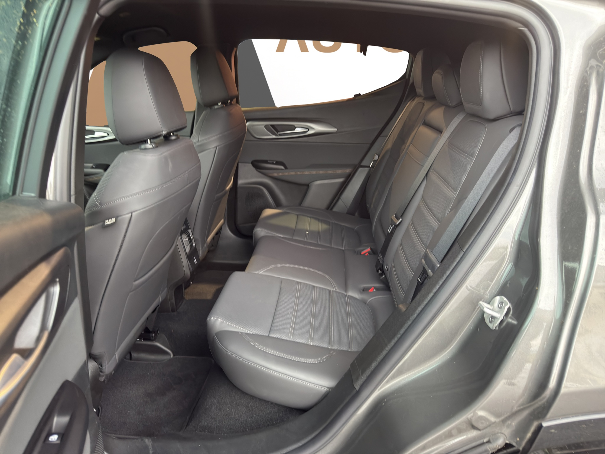 listing desktop thumbnail image 11